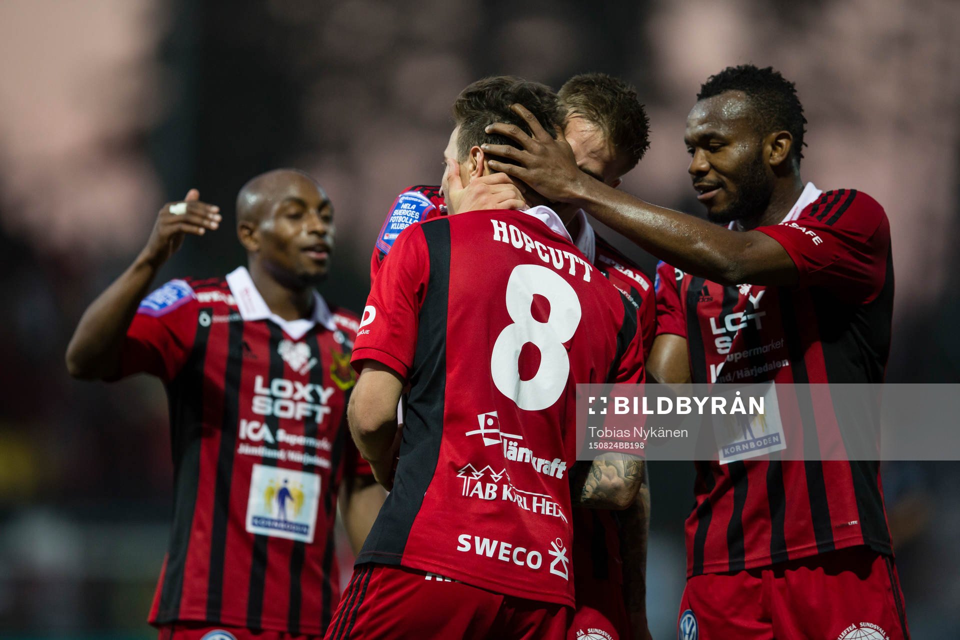 Östersund jublar efter att Jamie Hopcutt gjort 5-1 målet under fotbollsmatchen i Superettan mellan Östersund och Utsikten den 24 augusti 2015 i Östersund.