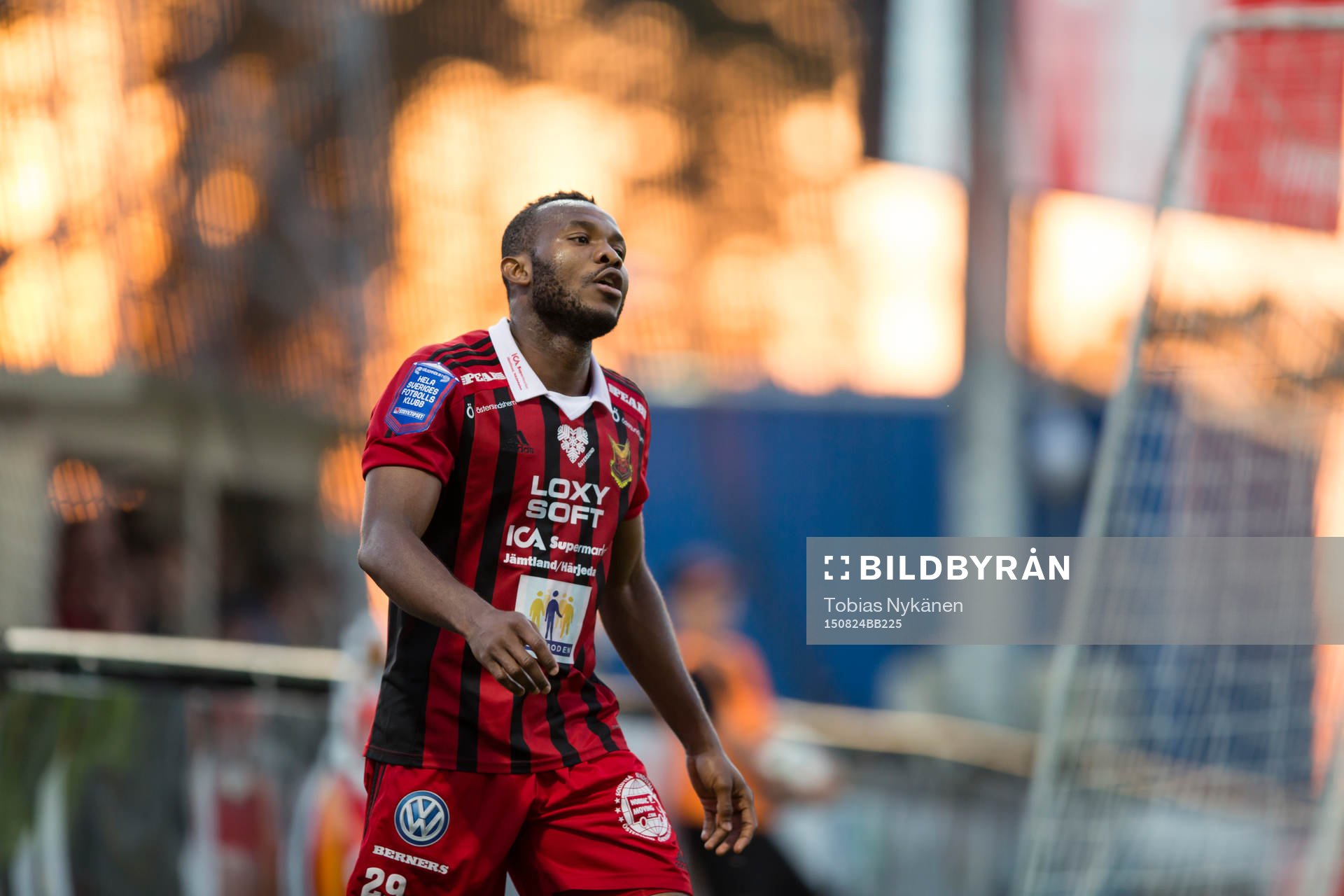 Östersunds Michael Omoh deppar