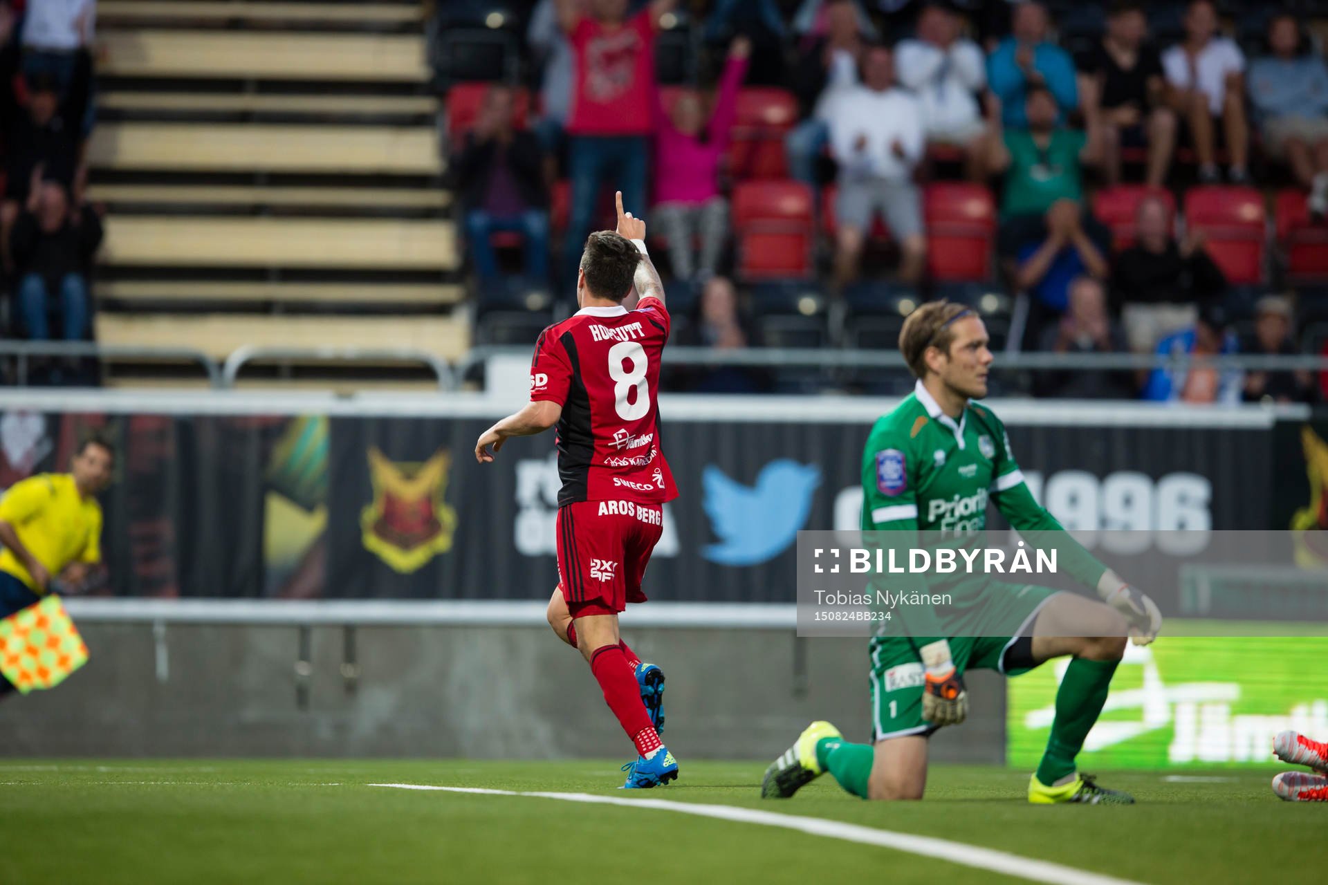 Östersunds Jamie Hopcutt jublar