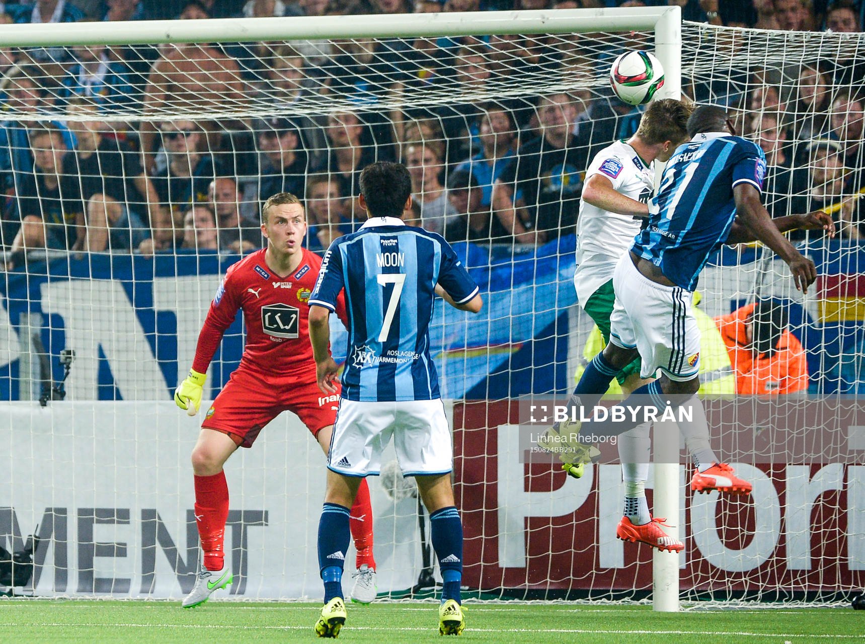Djurgårdens Nyasha Mushekwi nickar in 2-2 bakom Hammarbys