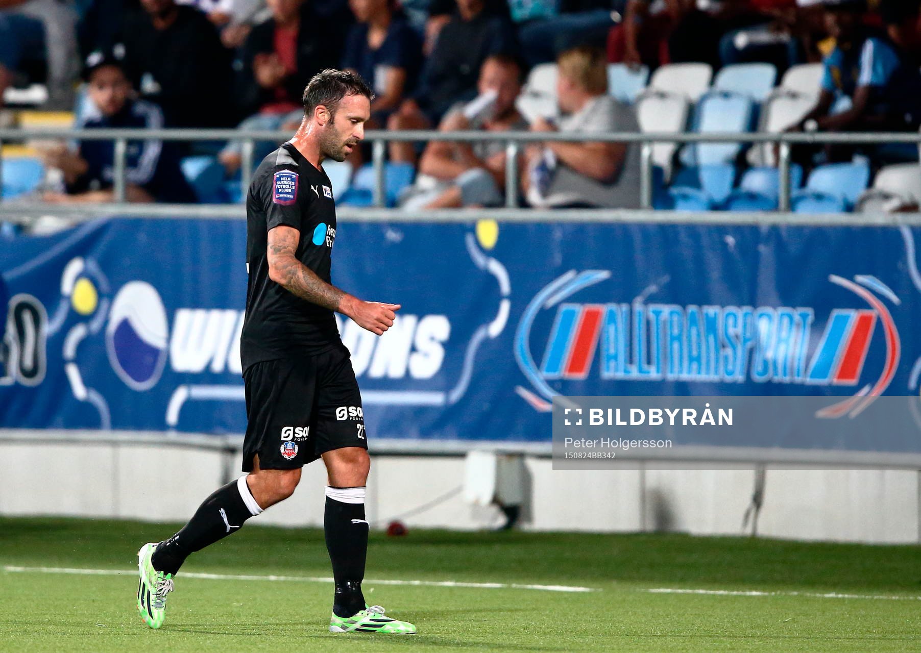 Rött kort och utvisning för Helsingborgs Rade Prica