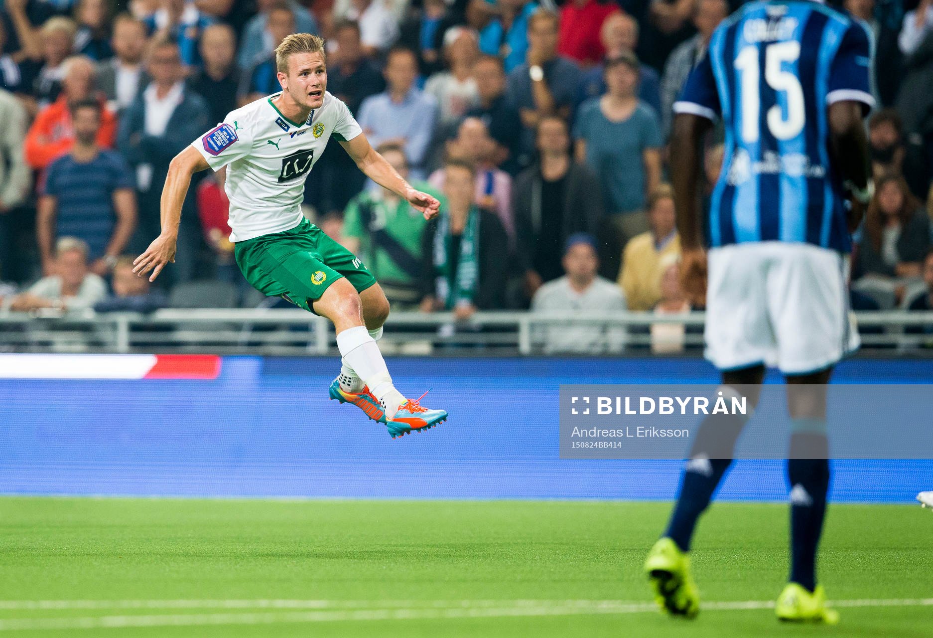 Hammarbys Erik Israelsson skjuter 2-1 för Hammarby