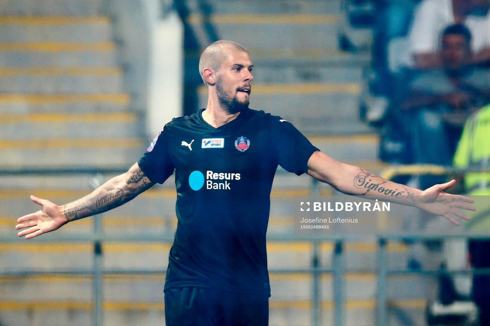 Helsingborgs Robin Simovic firar sitt 1-1-mål under fotbollsmatchen i Allsvenskan mellan Norrköping och Helsingborg den 24 augusti 2015 i Norrköping.