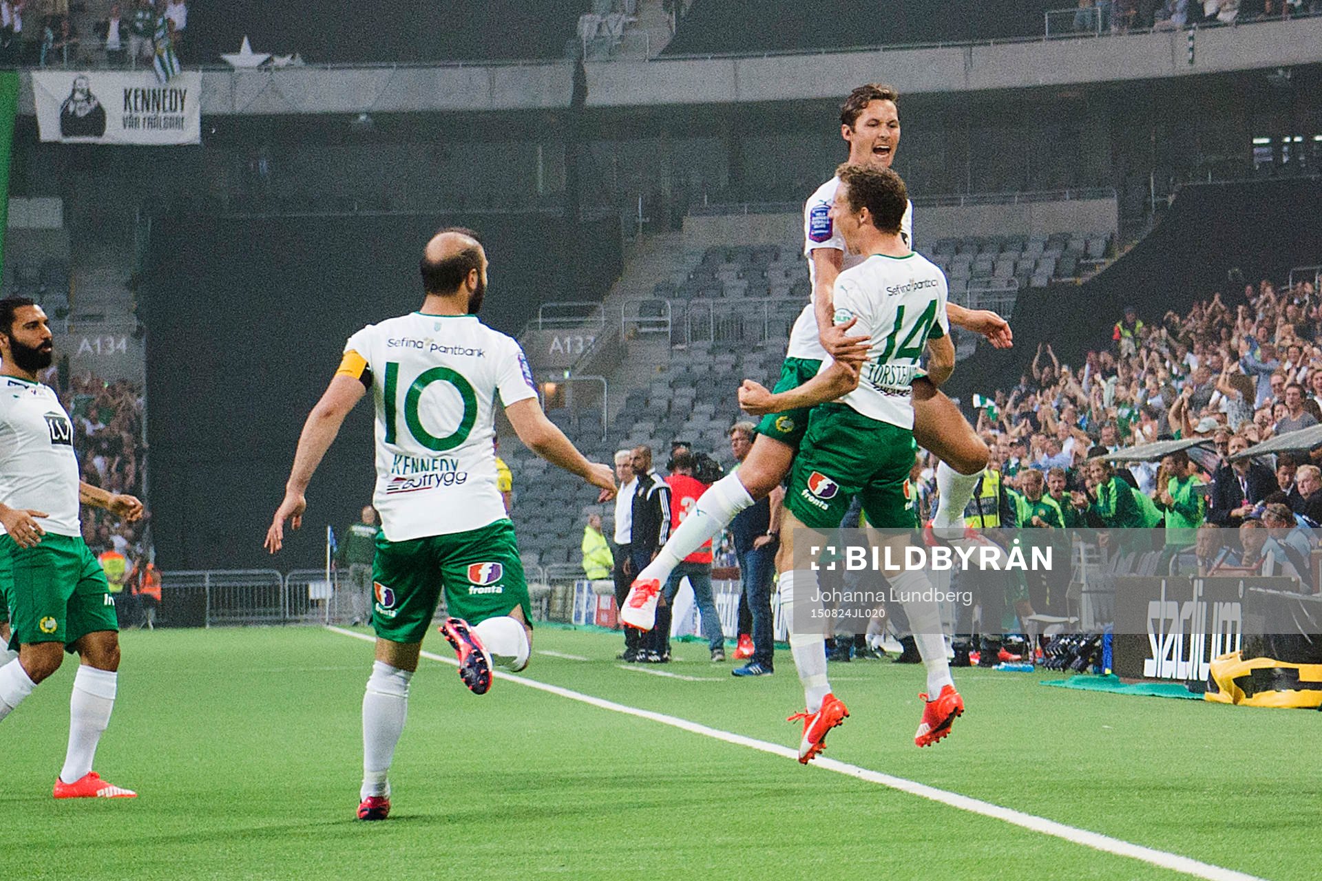 Hammarbys spelare jublar