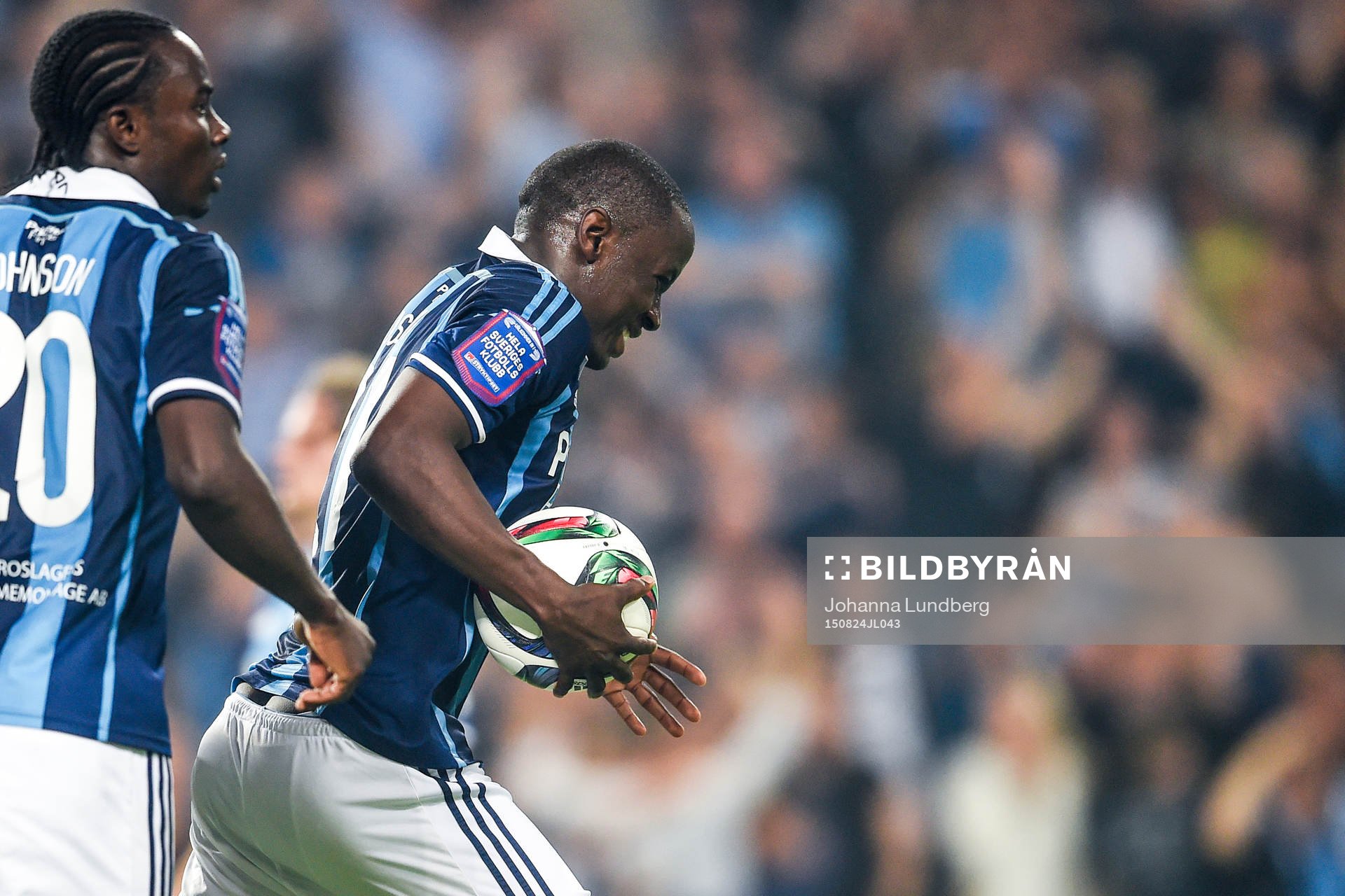 Djurgårdens Nyasha Mushekwi firar kvitteringsmålet 2-2