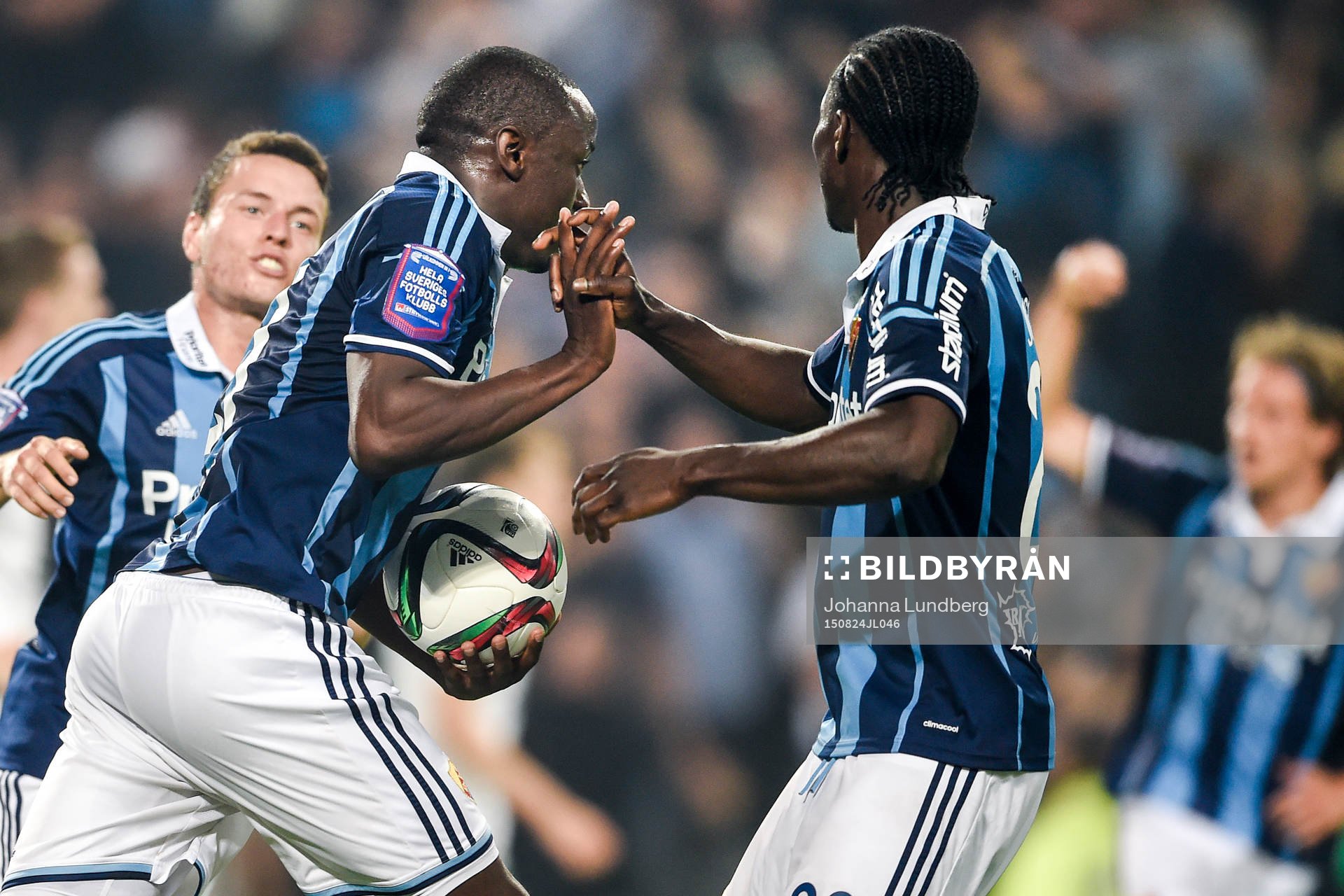 Djurgårdens Nyasha Mushekwi firar kvitteringsmålet 2-2