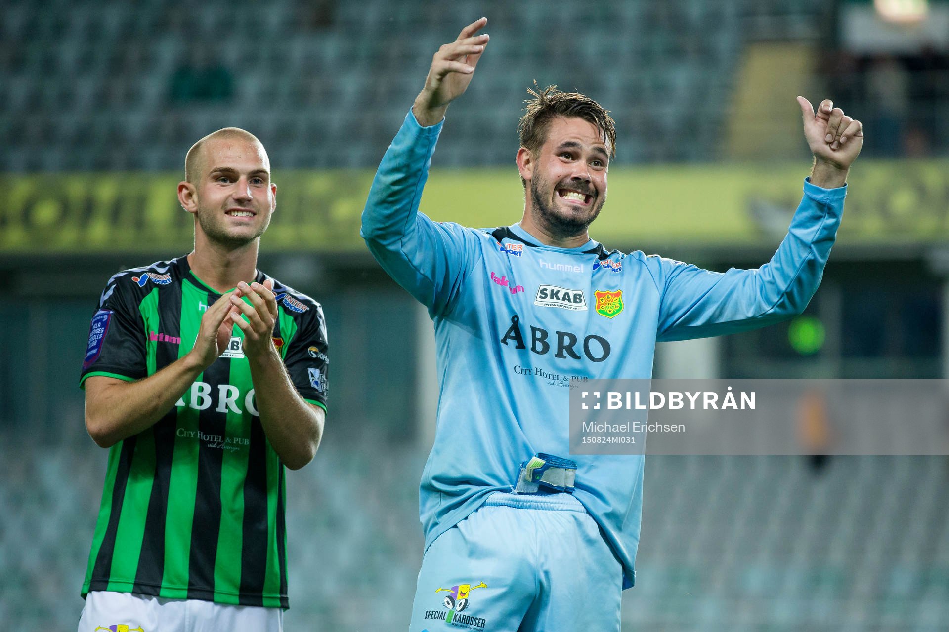 GAIS Sebastian Starke Hedlund och målvakt Tommi Vaiho glada