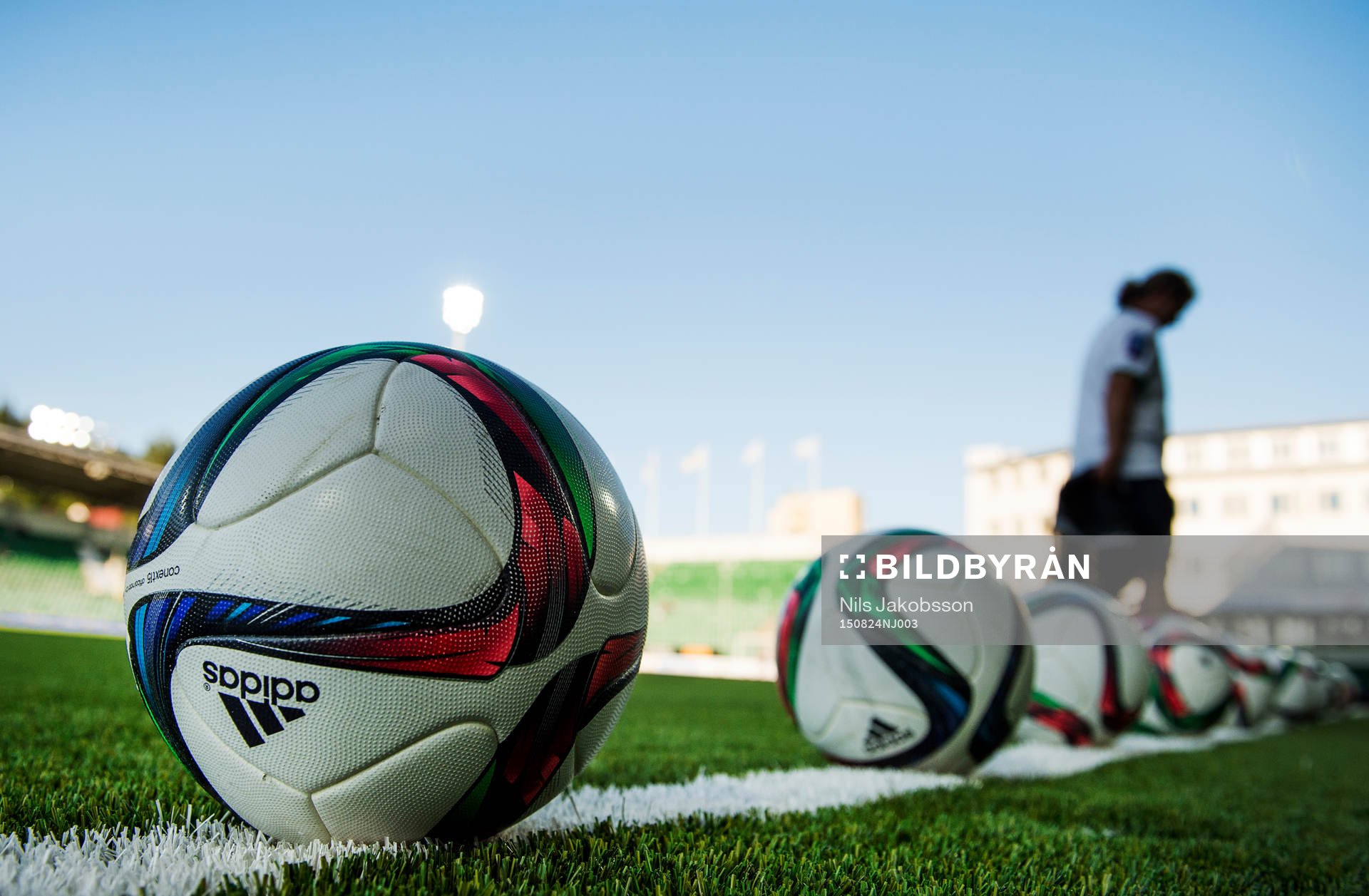 En fotboll ligger uppradad