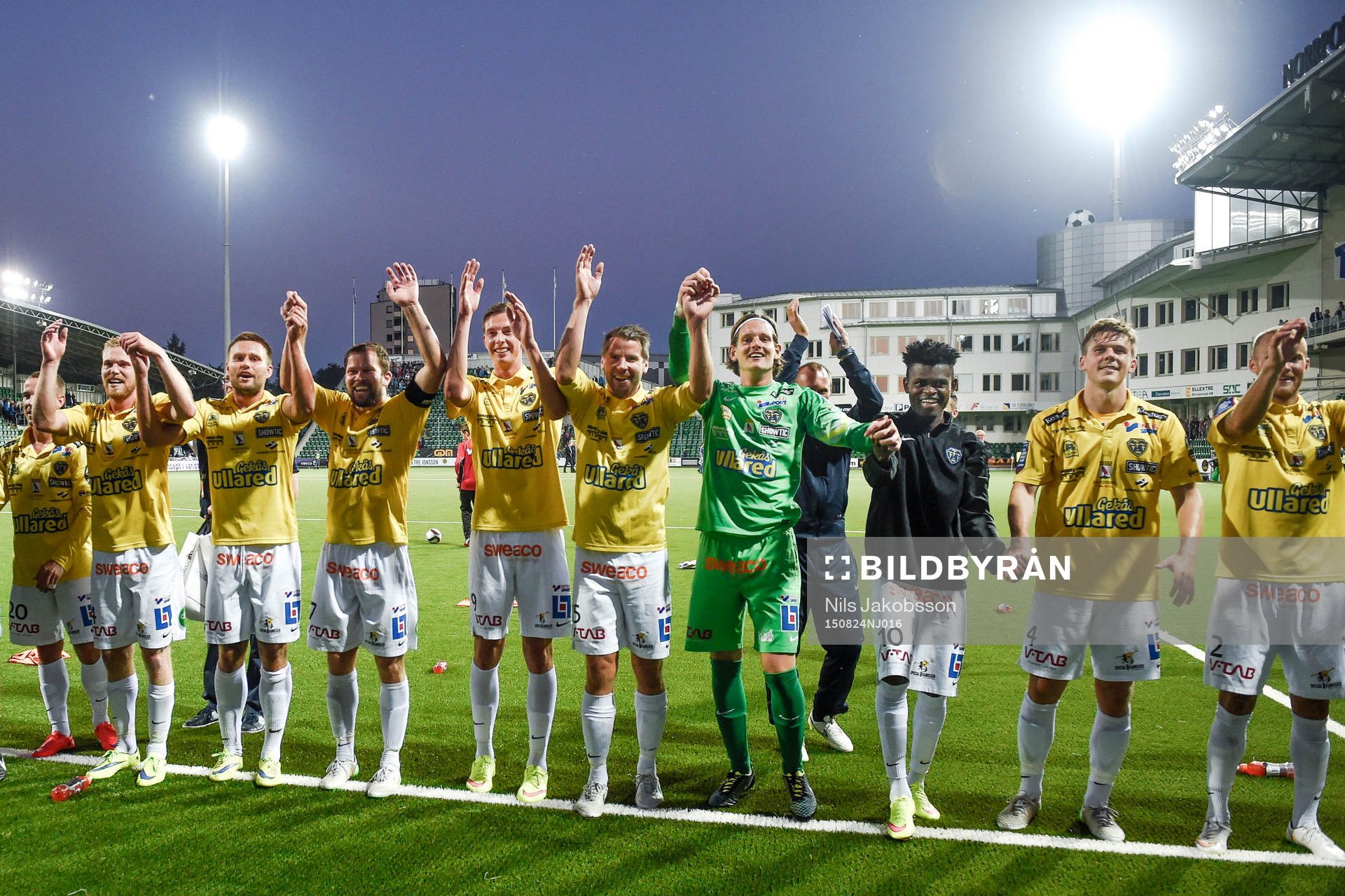 Falkenbergs spelare firar efter fotbollsmatchen i Allsvenskan mellan GIF Sundsvall och Falkenberg den 24 augusti 2015 i Sundsvall.