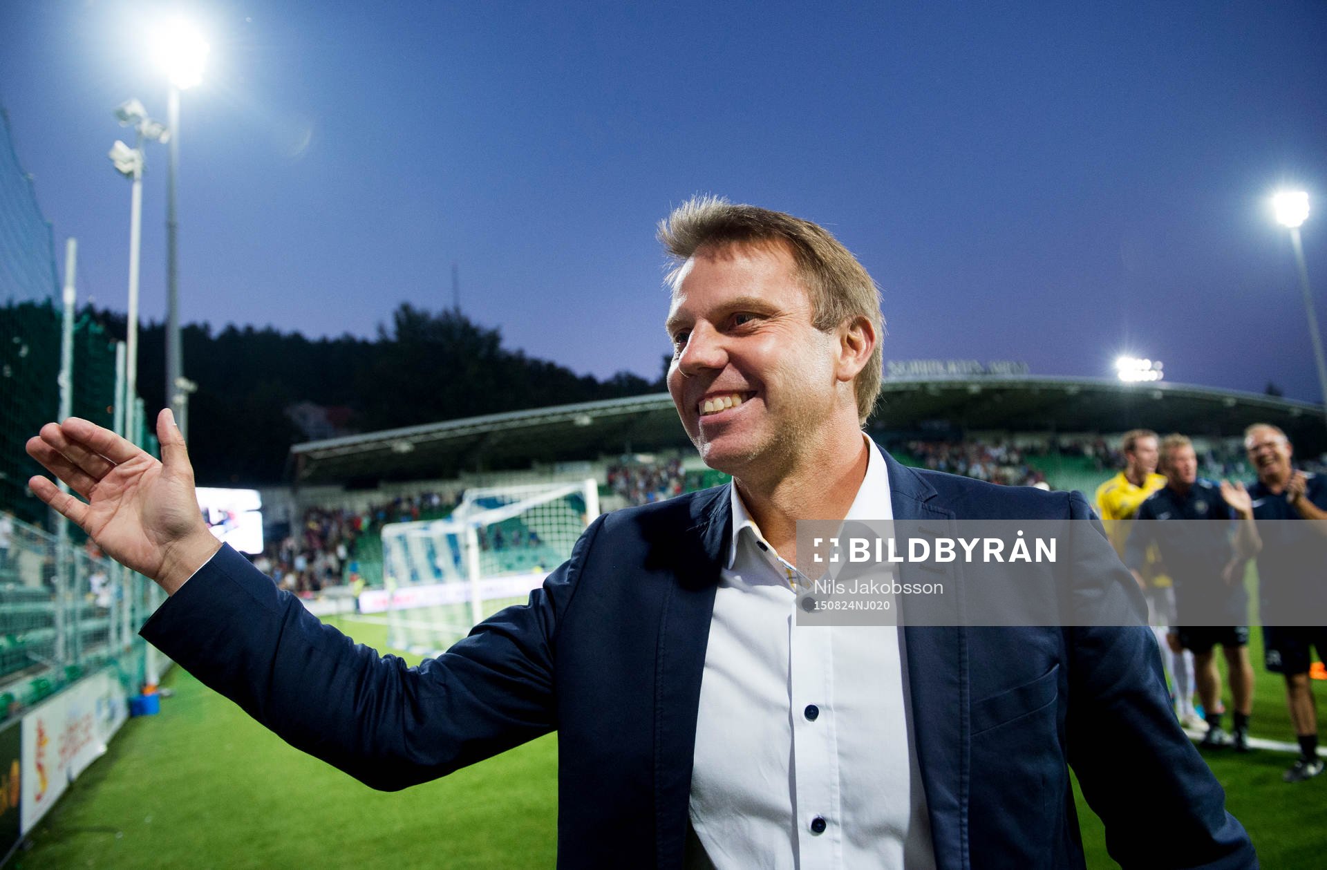 Falkenbergs tränare Hans Eklund jublar