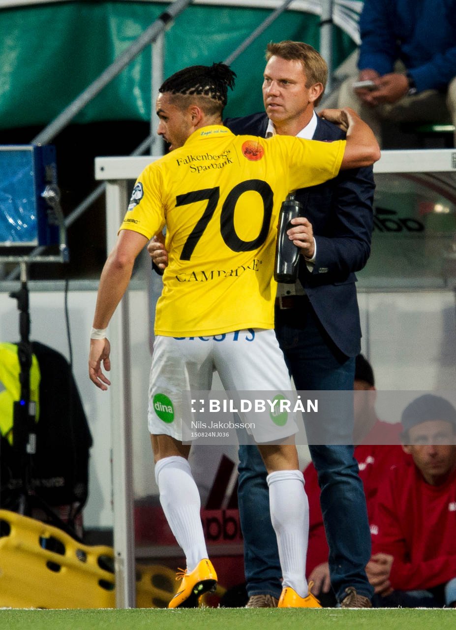 Falkenbergs Alexander Jakobsen har gjort 0-1 och jublar med