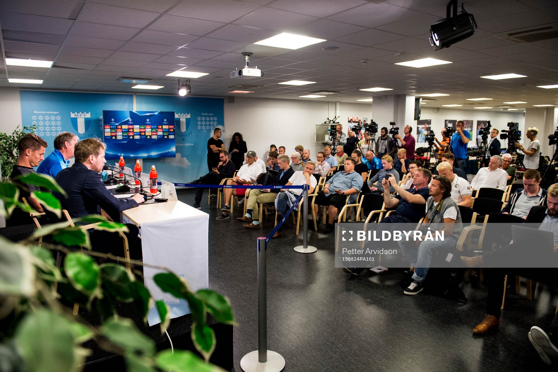 Mycket media på plats när Malmö FFs tränare Åge