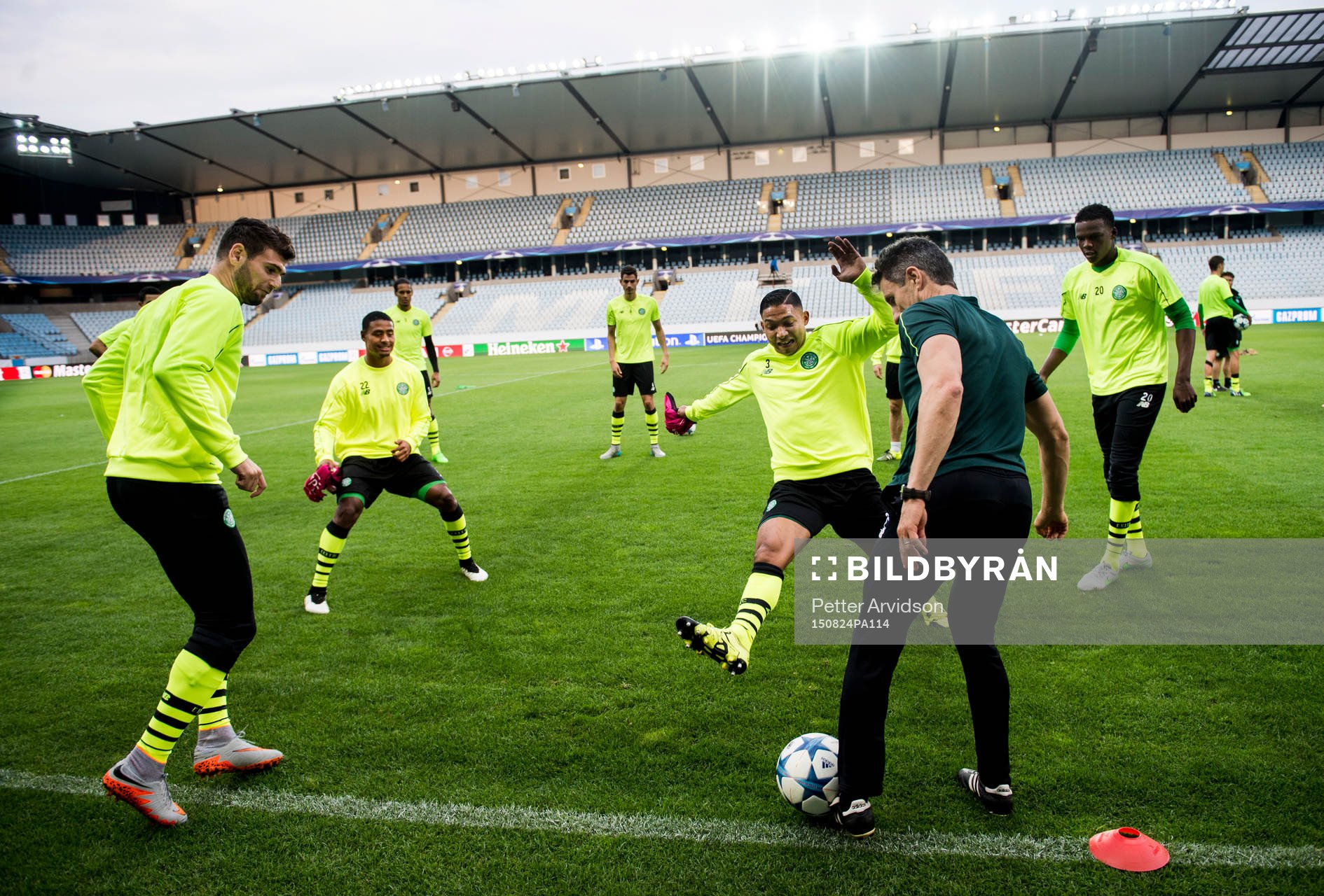Celtics Nadir Ciftci, Saidy Janko, Emilio Izaguirre och Dedryck Boyata under en träning inför kvalet till Champions League på Swedbank Stadion den 24 augusti 2015 i Malmö.