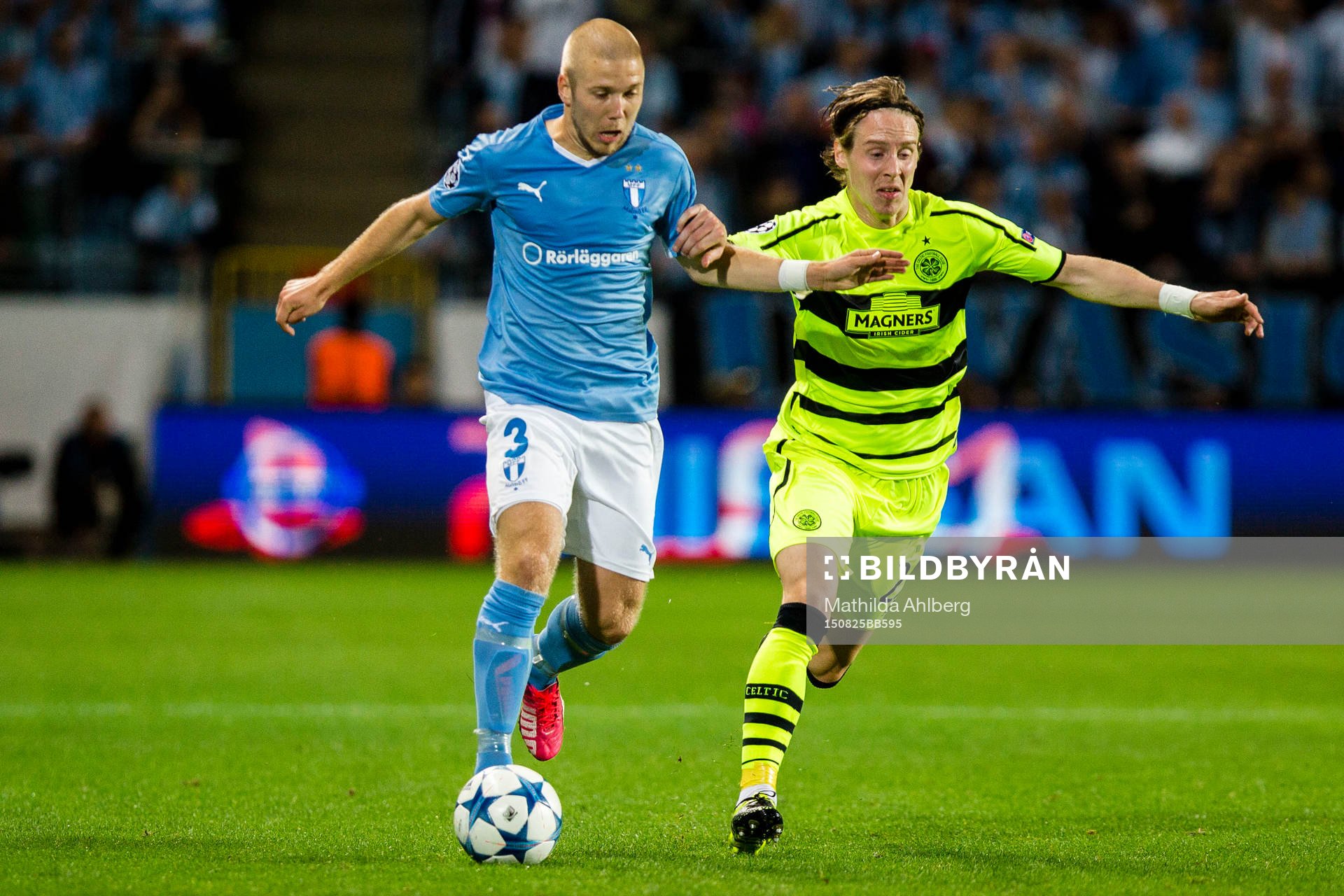Malmö FFs Anton Tinnerholm och Celtics Stefan Johansen i