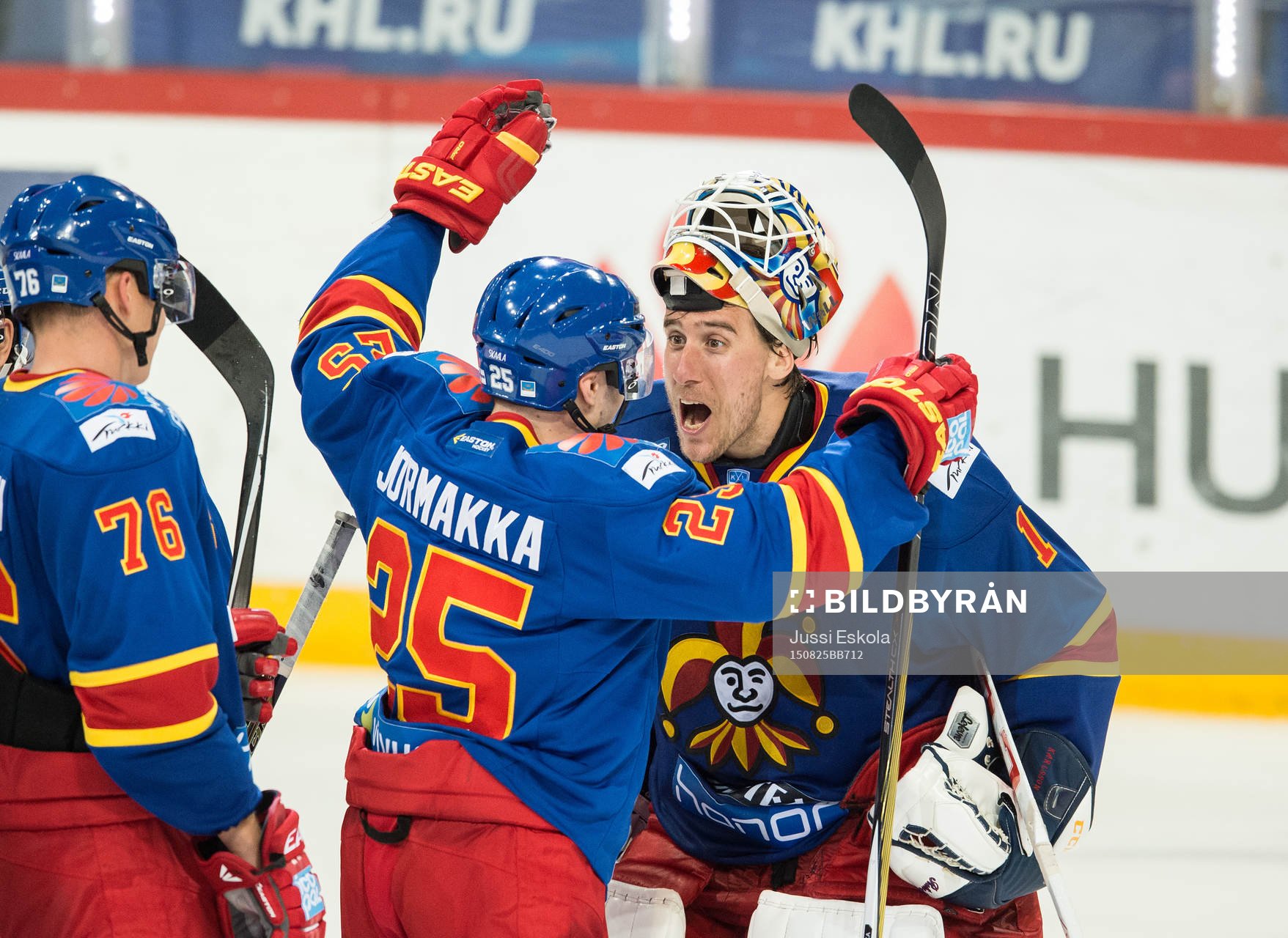 Jokerits målvakt Henrik Karlsson firar