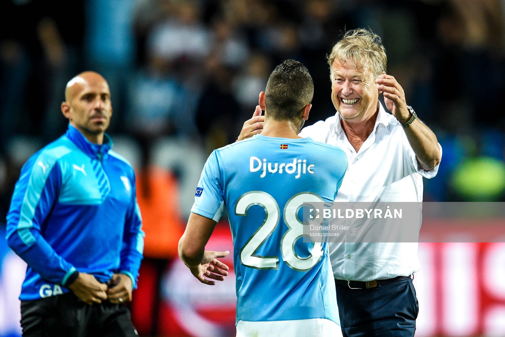Malmö FFs tränare Åge Hareide firar med Nikola Djurjic