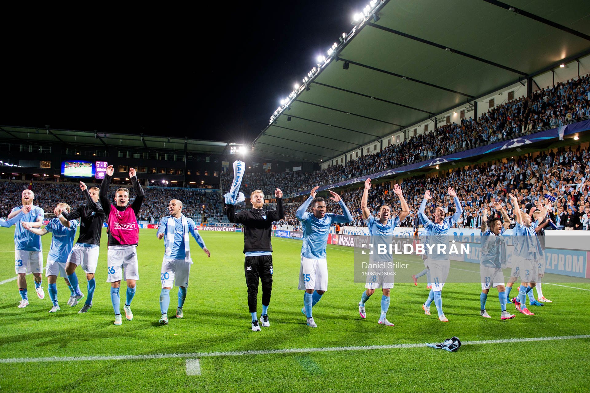 Malmö FF tackar publiken efter fotbollsmatchen mellan Malmö FF och Celtic i kvalet till Champions League den 25 augusti 2015 i Malmö.