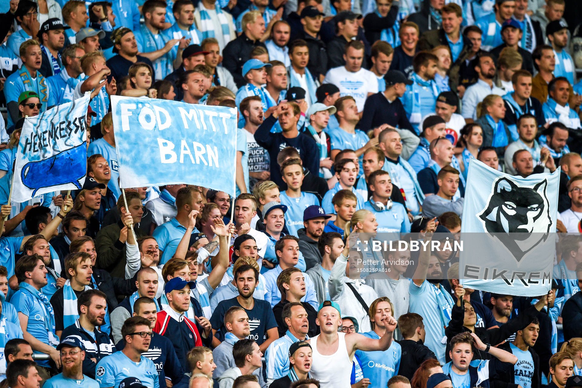 Malmö FFs supportrar före fotbollsmatchen mellan Malmö