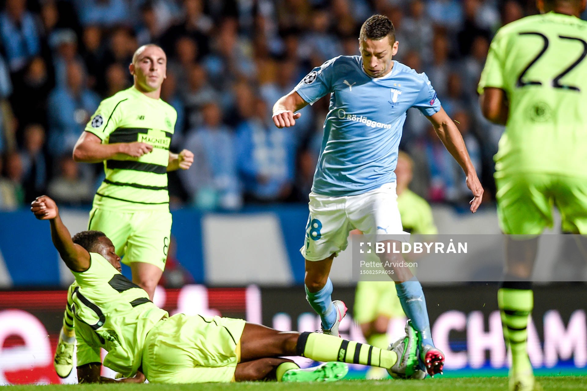 Celtics Dedryck Boyata bryter Malmö FFs Nikola Djurjic under fotbollsmatchen mellan Malmö FF och Celtic i kvalet till Champions League den 25 augusti 2015 i Malmö.