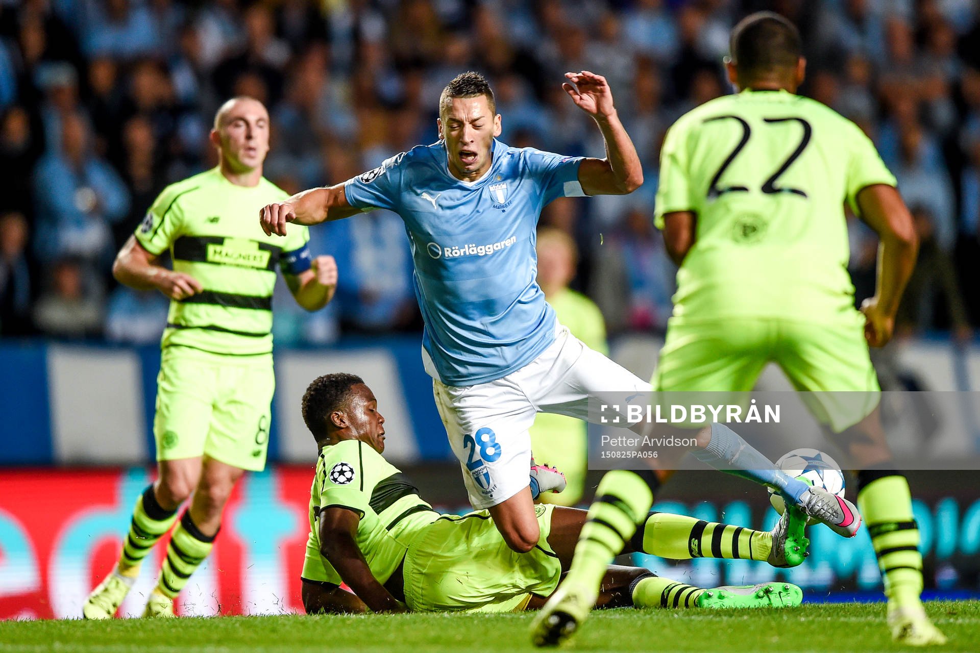 Celtics Dedryck Boyata bryter Malmö FFs Nikola Djurjic under fotbollsmatchen mellan Malmö FF och Celtic i kvalet till Champions League den 25 augusti 2015 i Malmö.