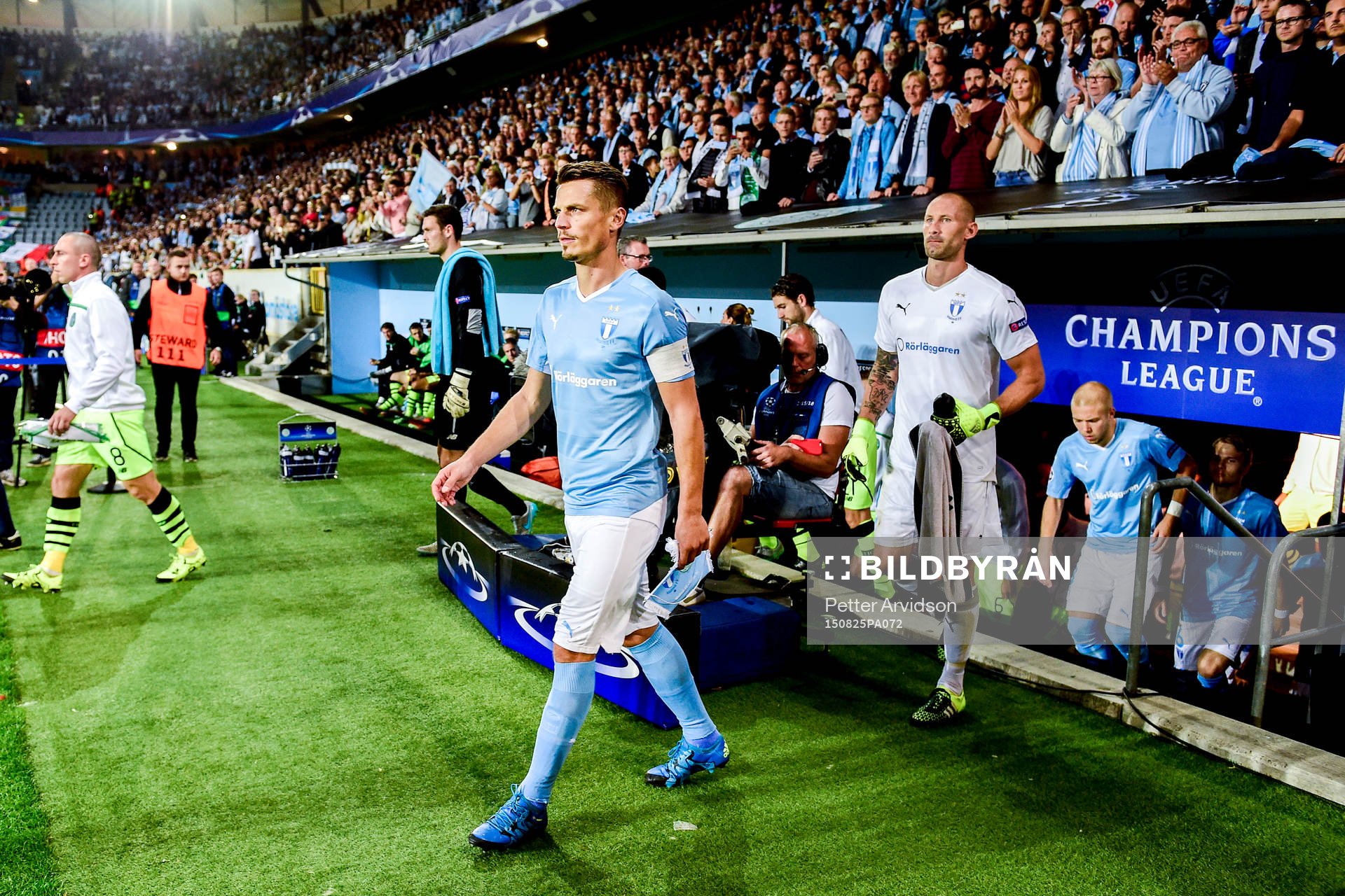 Malmö FFs Markus Rosenberg på väg in på planen före