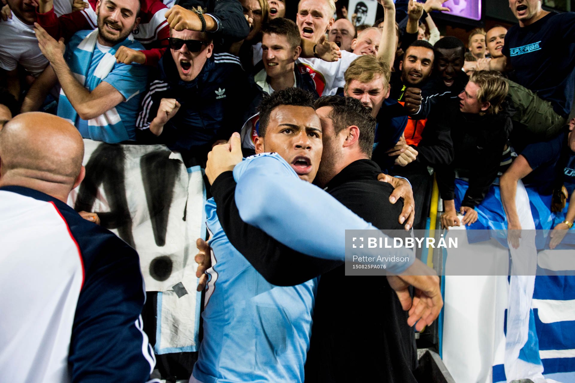 Malmö FFs Felipe Carvalho jublar med publiken