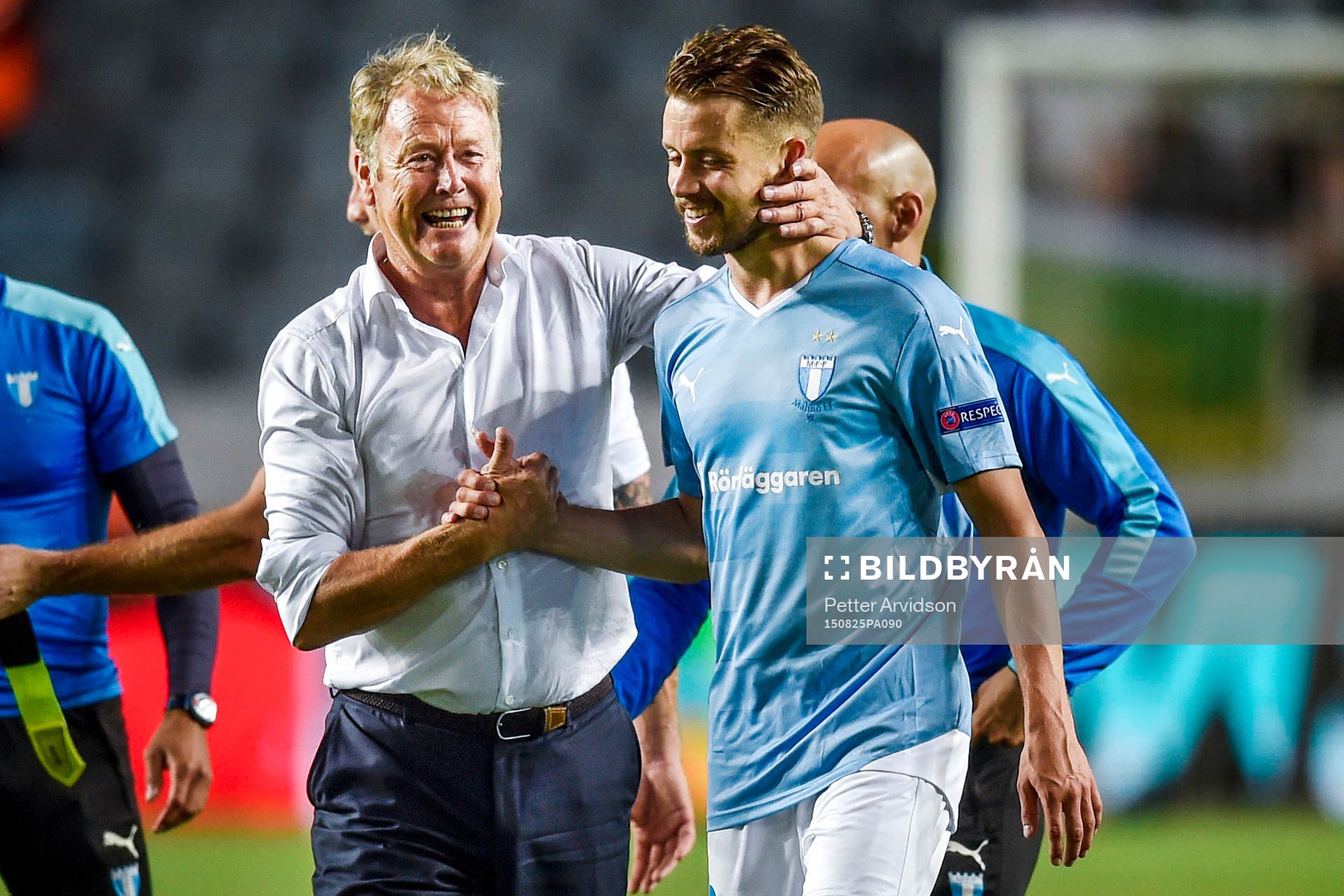 Malmö FFs tränare Åge Hareide och Kari Arnason firar efter fotbollsmatchen mellan Malmö FF och Celtic i kvalet till Champions League den 25 augusti 2015 i Malmö.