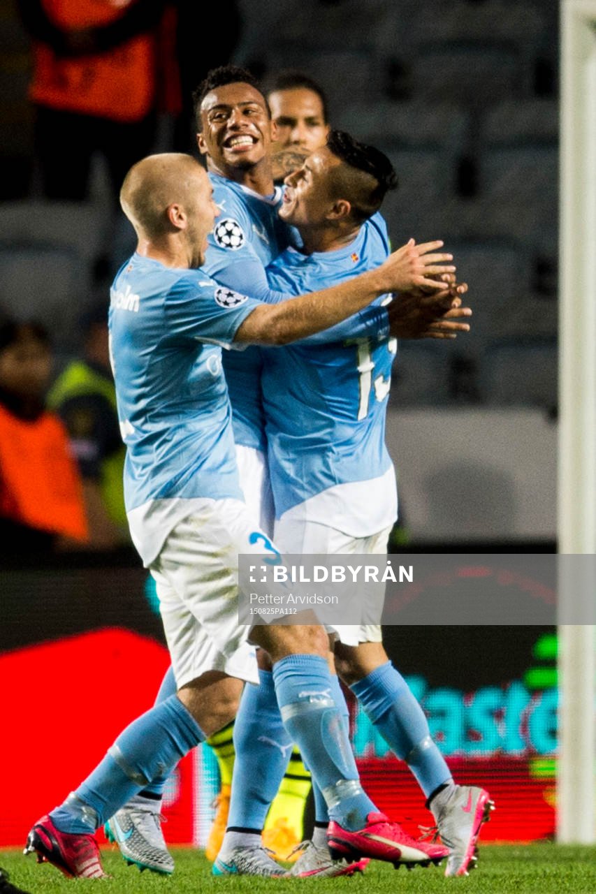 Malmö FFs Felipe Carvalho (m) jublar ihop med Anton