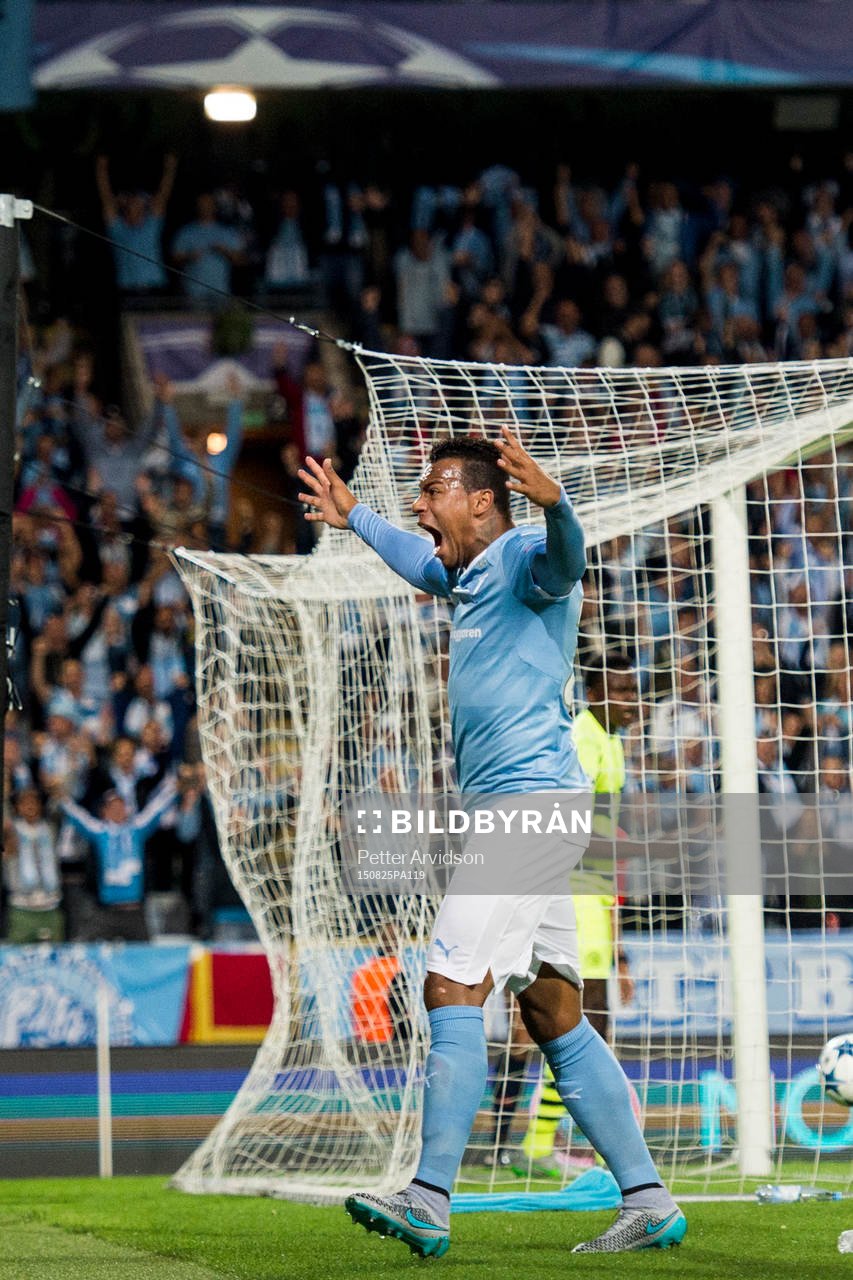 Malmö FFs Felipe Carvalho jublar efter sitt 2-0 mål under fotbollsmatchen mellan Malmö FF och Celtic i kvalet till Champions League den 25 augusti 2015 i Malmö.