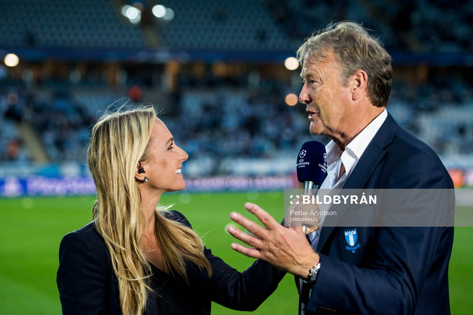 Malmö FFs tränare Åge Hareide blir intervjuad av Viasats