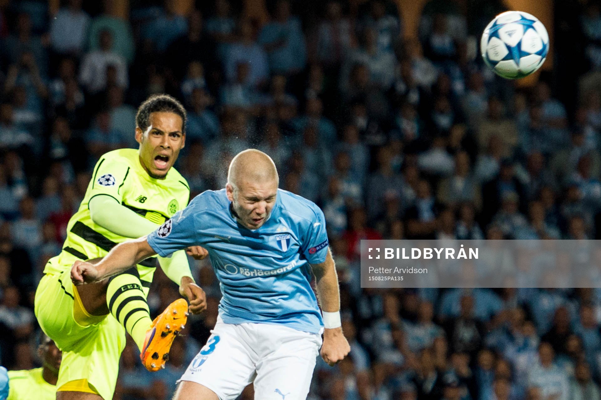 Celtics Virgil van Dijk och Malmö FFs Anton Tinnerholm under fotbollsmatchen mellan Malmö FF och Celtic i kvalet till Champions League den 25 augusti 2015 i Malmö.
