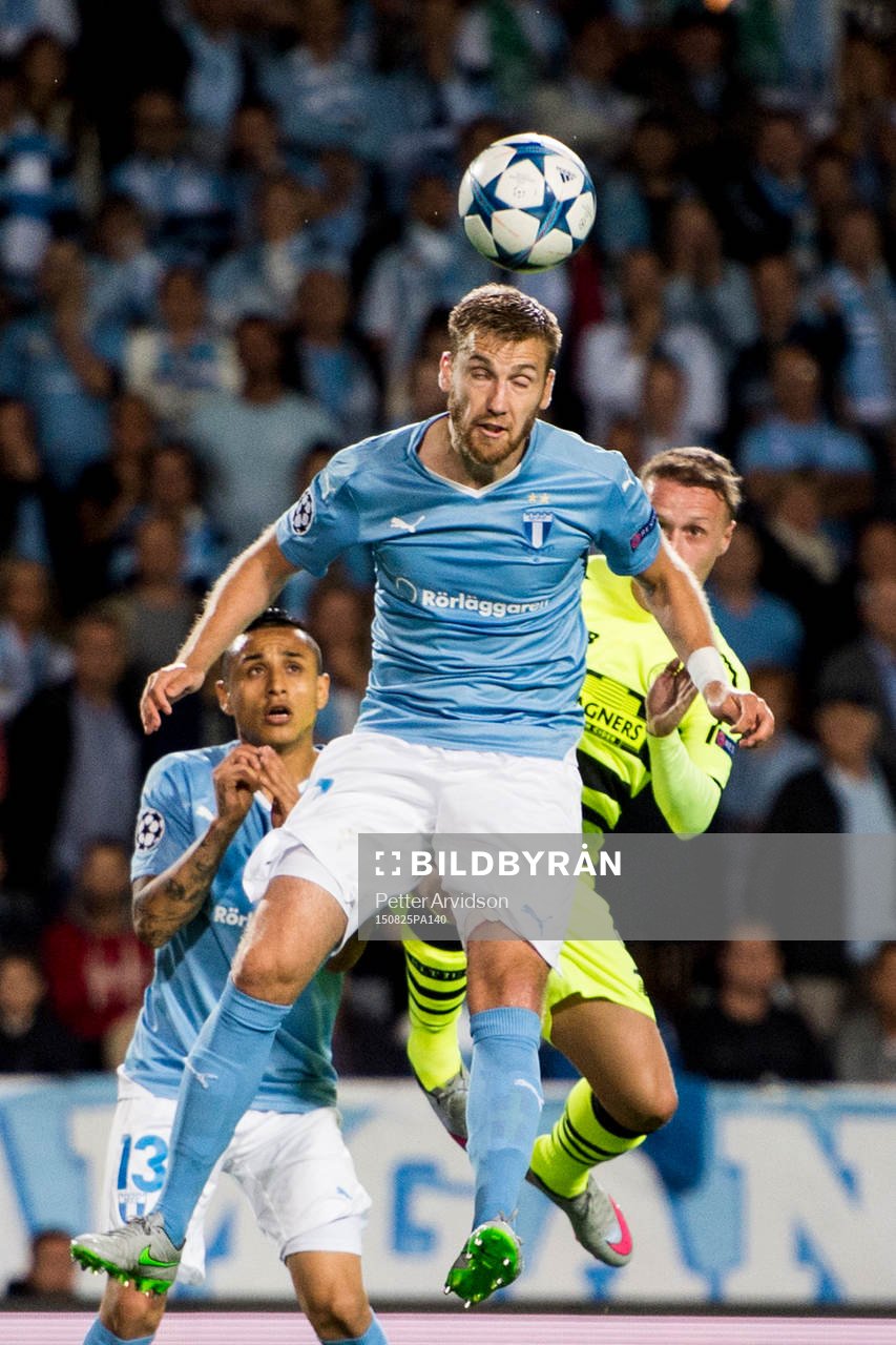 Malmö FFs Rasmus Bengtsson och Yoshimar Yotún samt