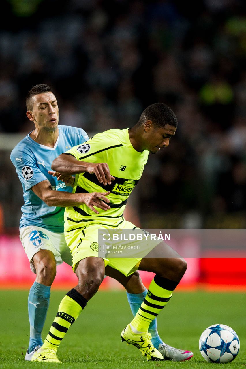 Malmö FFs Nikola Djurjic i kamp med Celtics Dedryck Boyata under fotbollsmatchen mellan Malmö FF och Celtic i kvalet till Champions League den 25 augusti 2015 i Malmö.