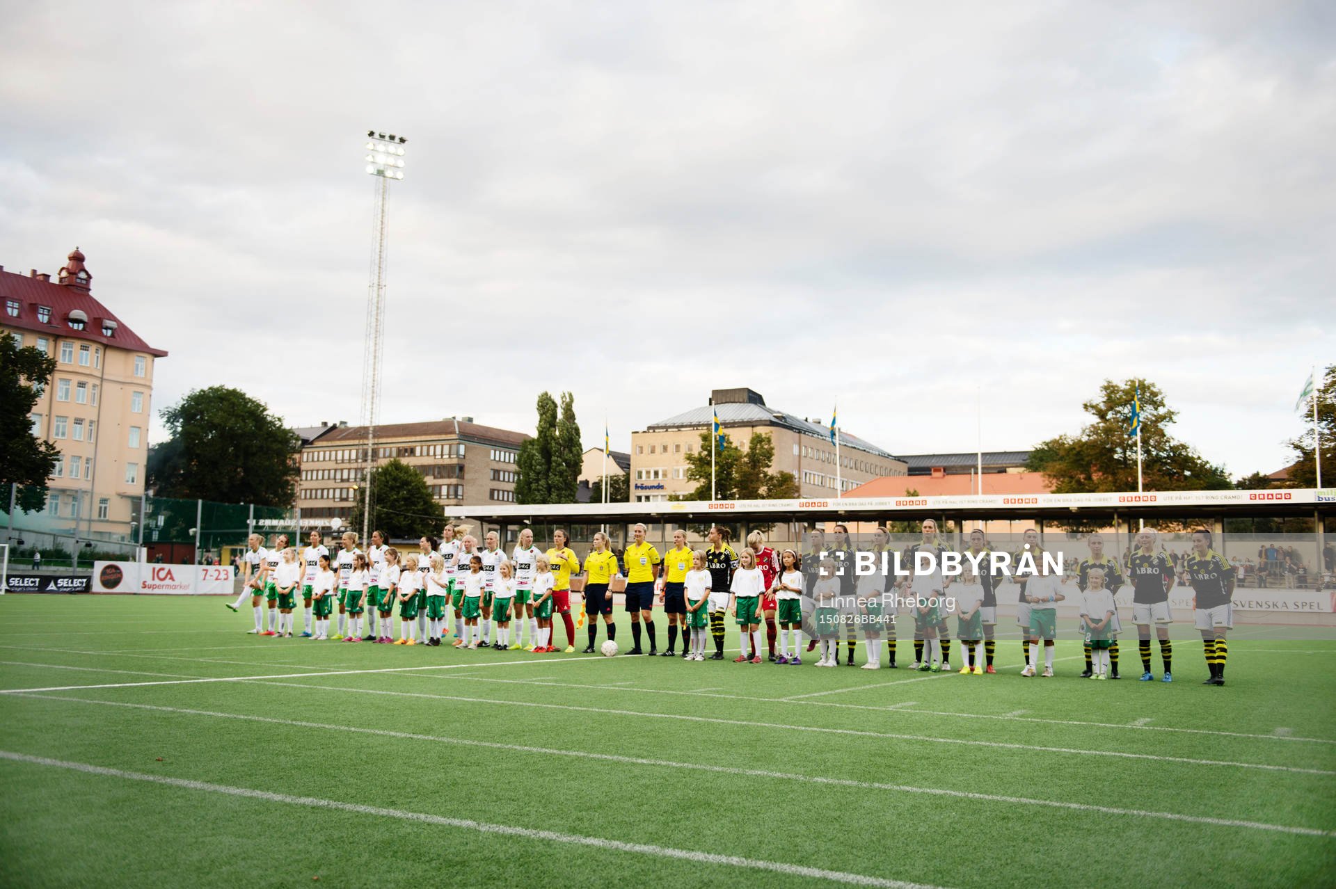 Lagen ställer upp innan matchstart
