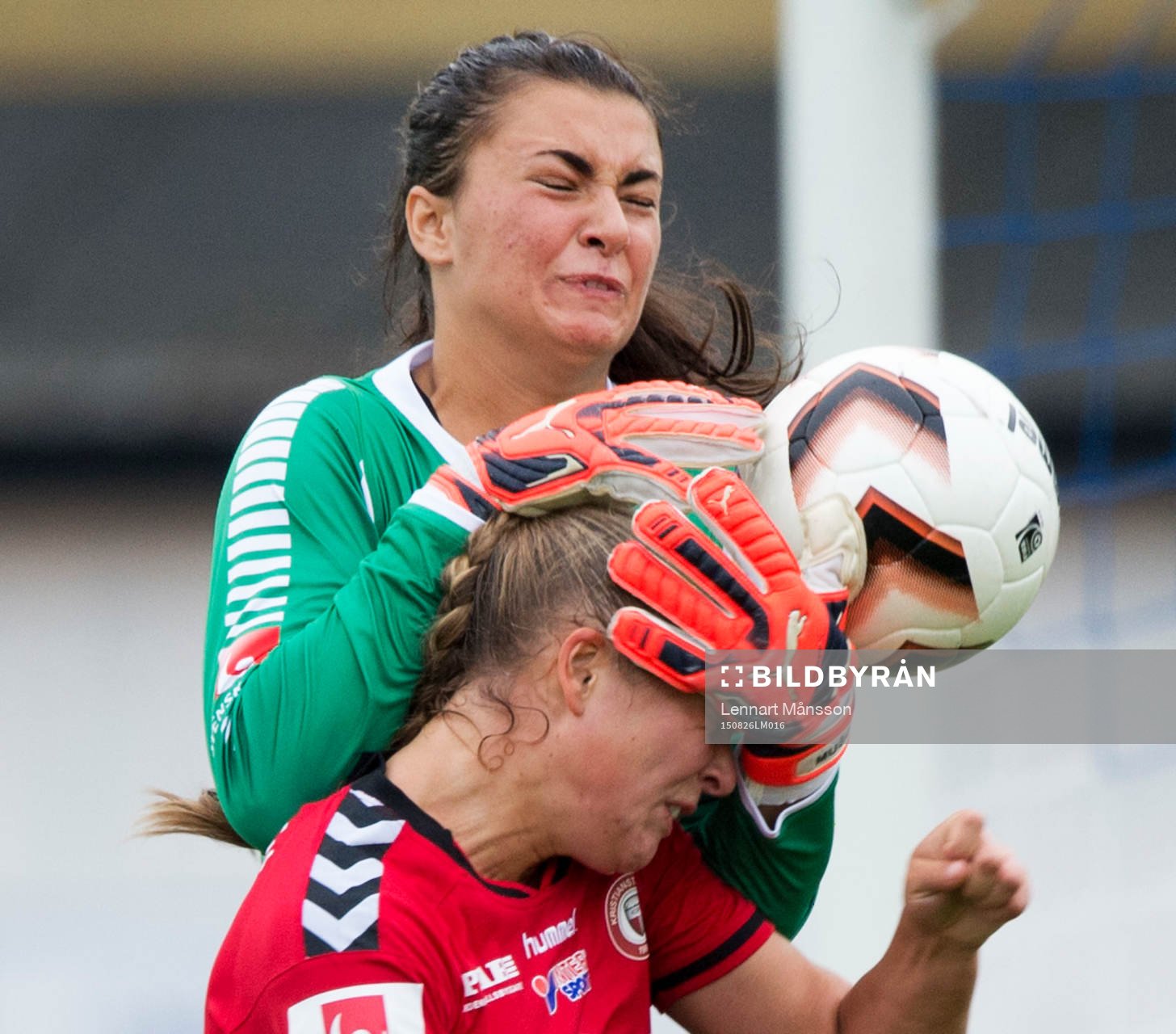 Kristianstads Therese Ivarsson och Malmös målvakt Zecira