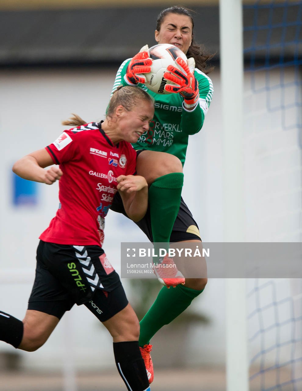 Kristianstads Therese Ivarsson och Malmös målvakt Zecira