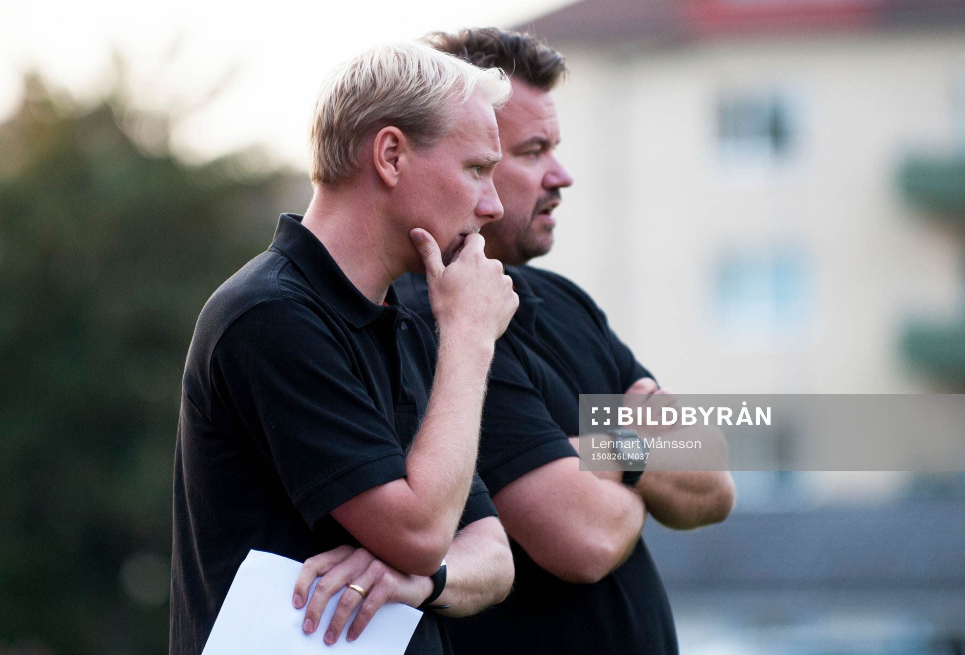 Malmös tränare Jack Jensen och Daniel Nilsson i matchen i