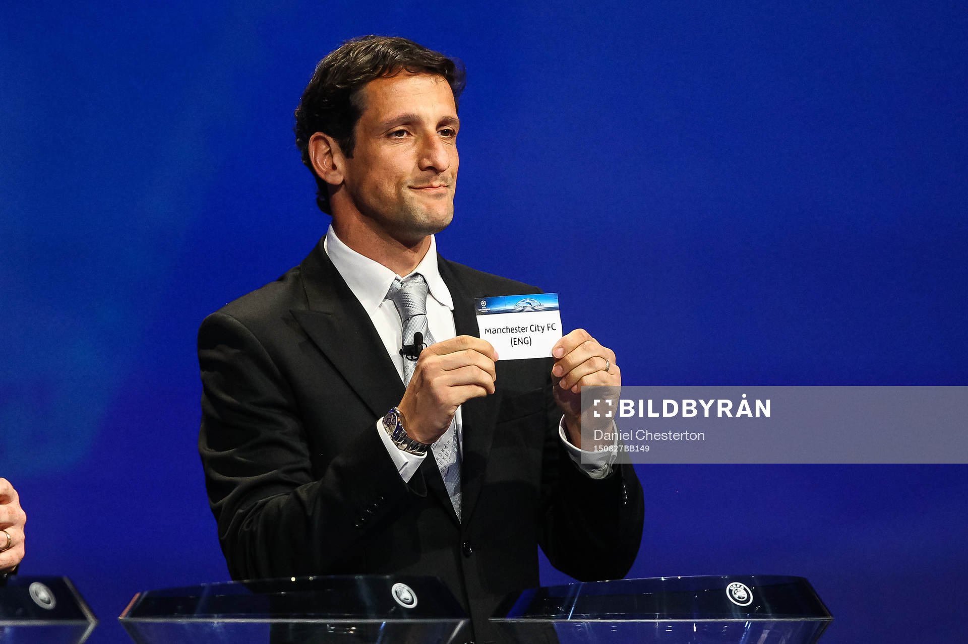 Manchester City dras av Juliano Belletti under lottningen av gruppspelet i Champions League den 27 augusti 2015 i Monaco.