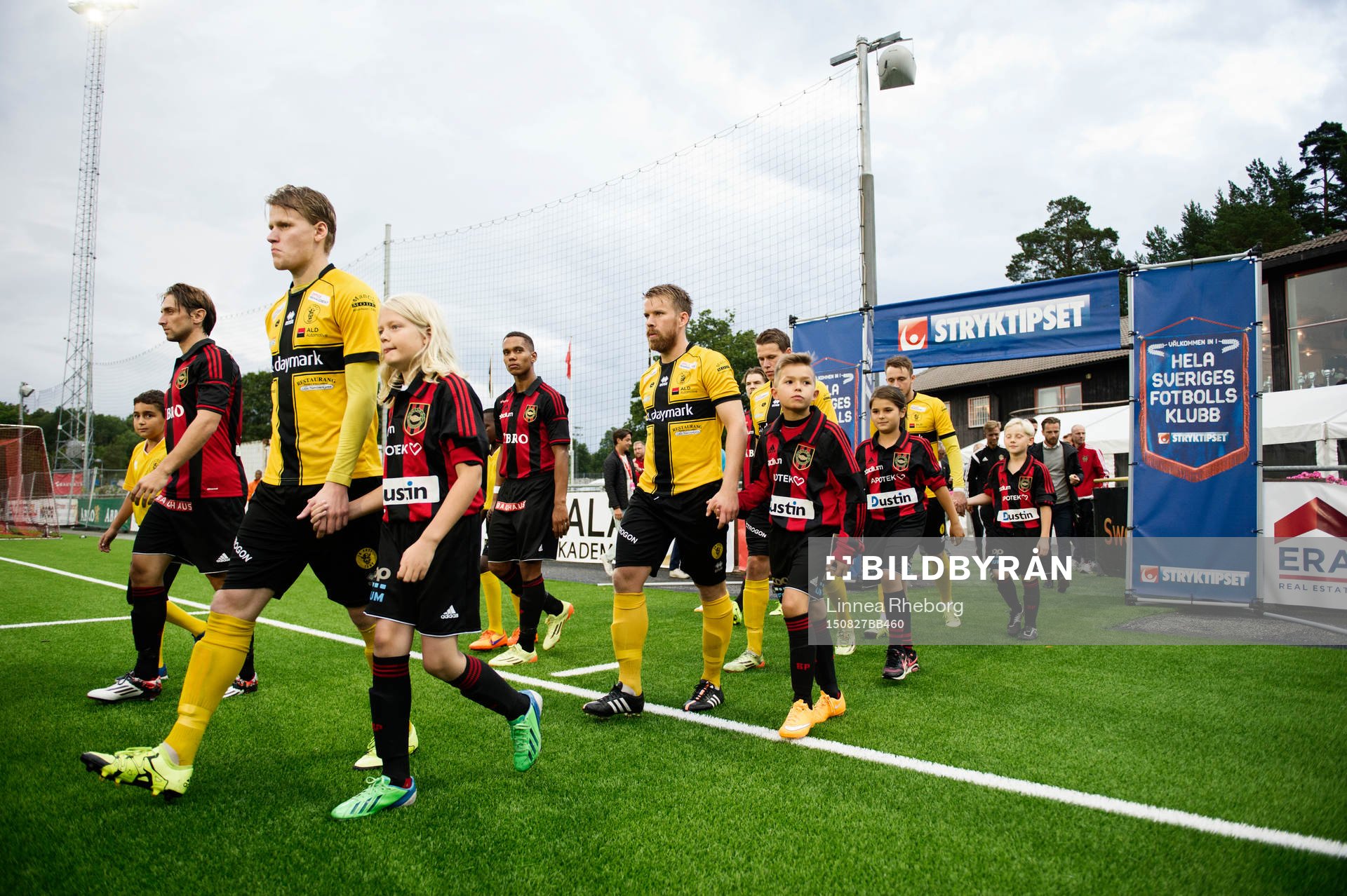 Brommapojkarna och Frej Täby äntrar planen