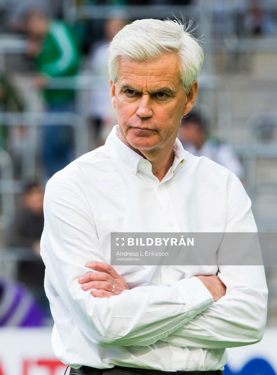 Hammarbys tränare Nanne Bergstrand ser koncentrerad ut