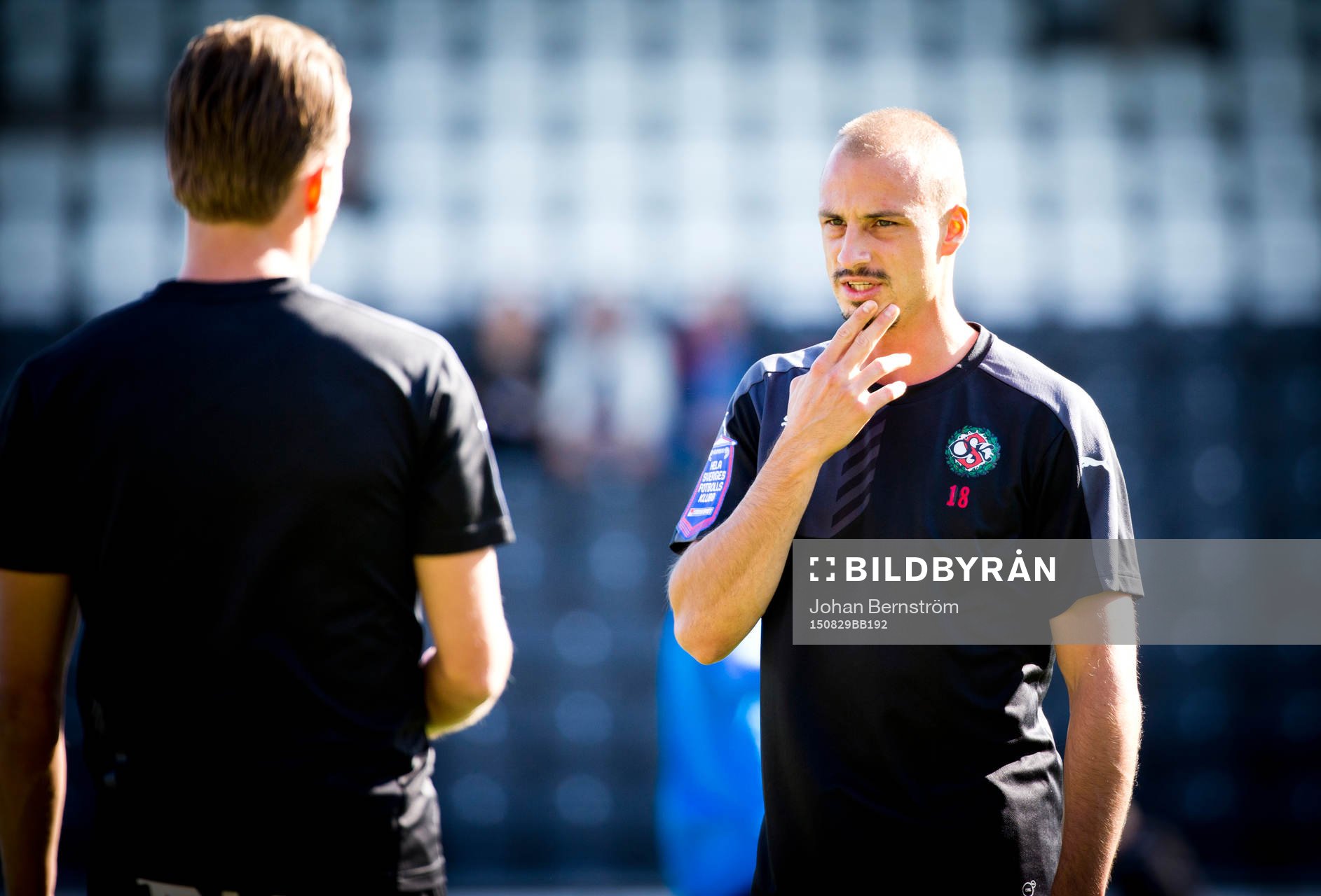 Örebros Pär Eriksson ser fundersam ut