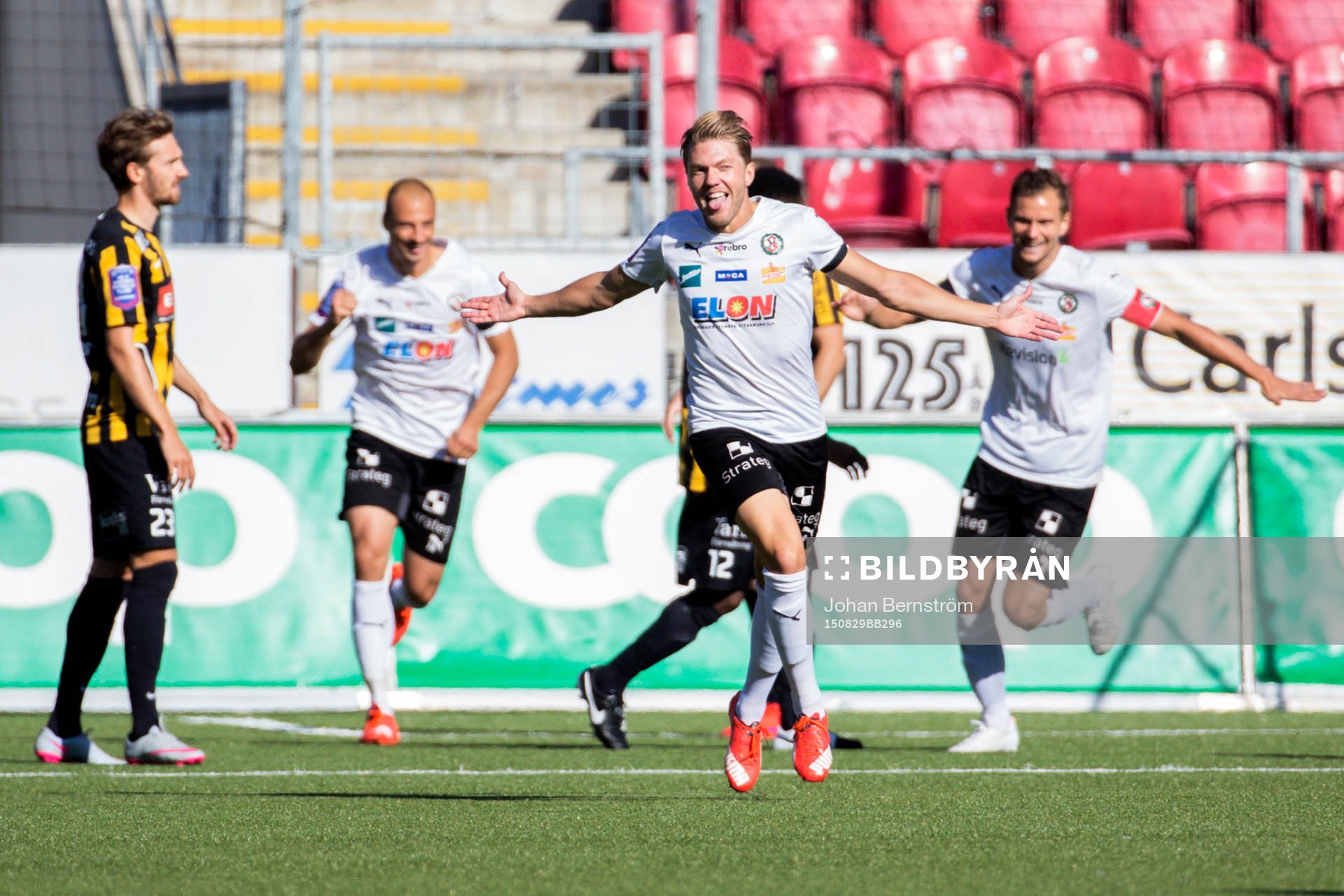 Örebros Martin Broberg jublar
