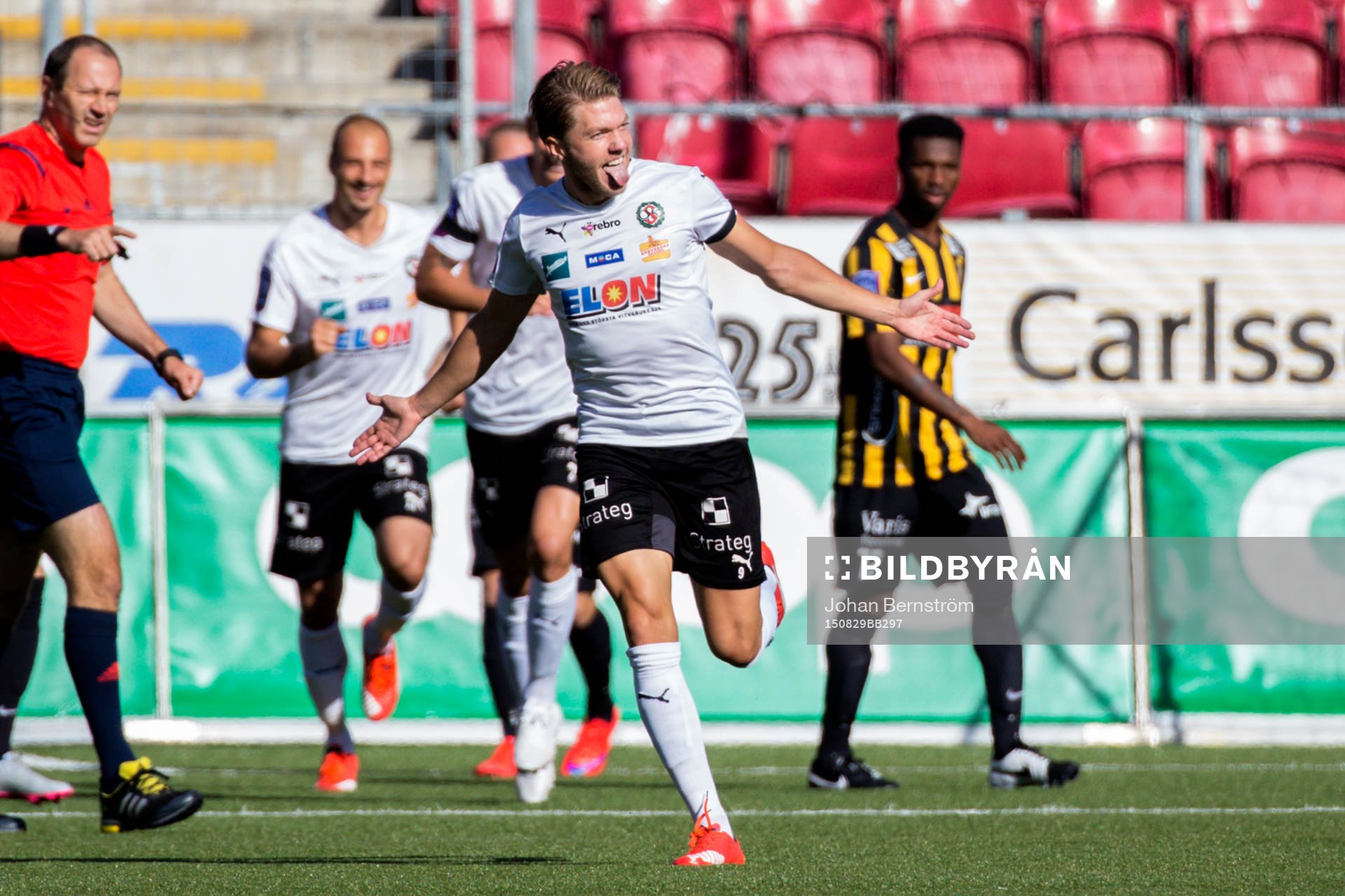 Örebros Martin Broberg jublar