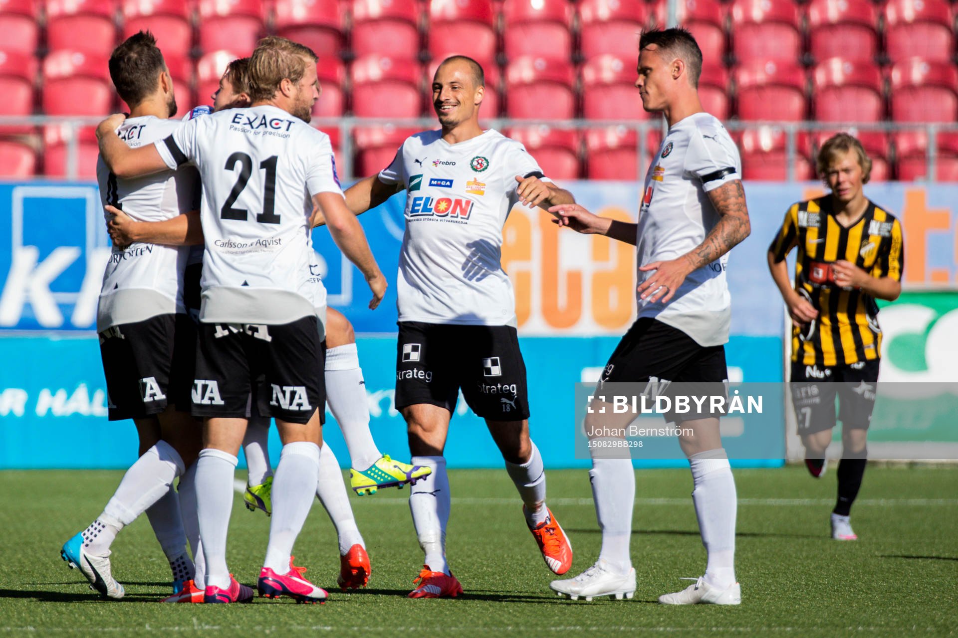 Örebros Martin Broberg jublar