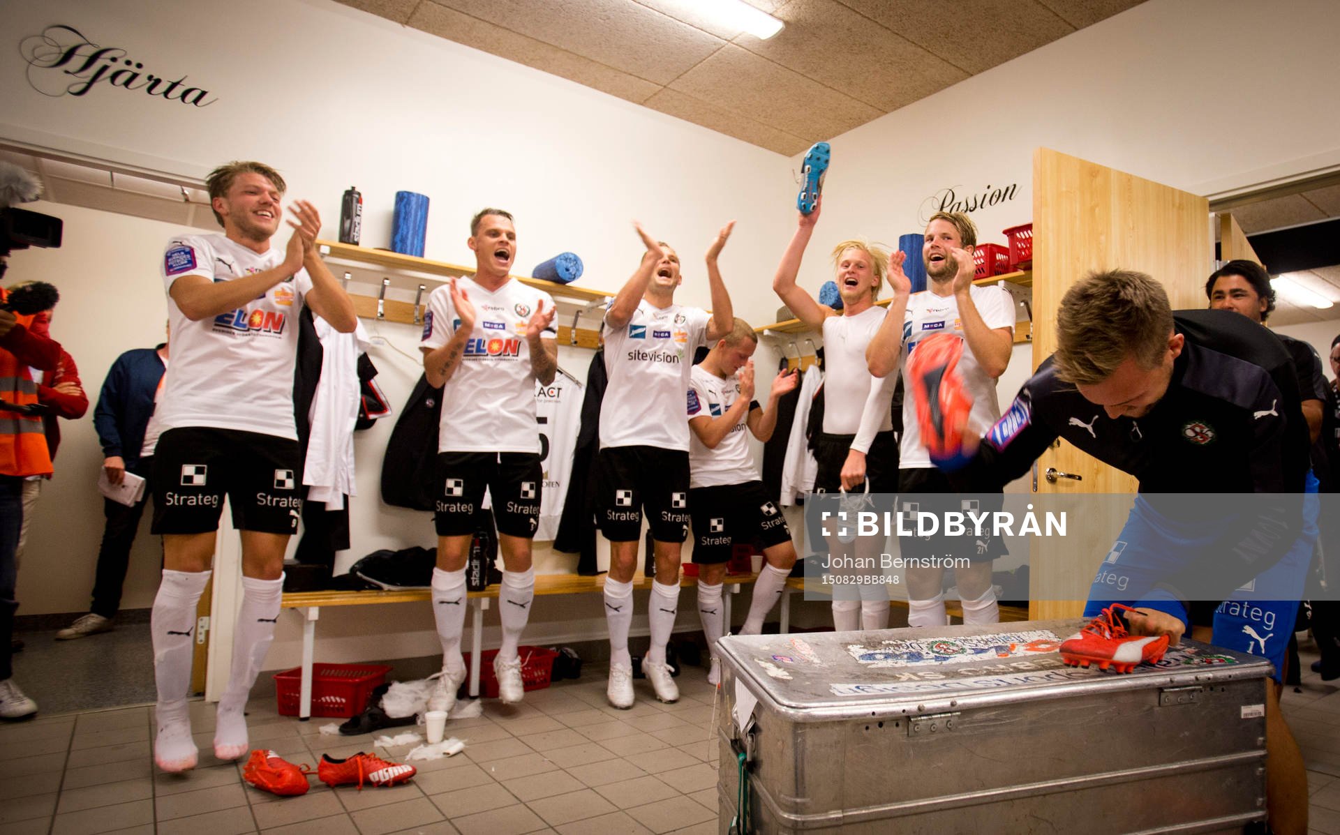 Jubel i örebros oklädningsrum