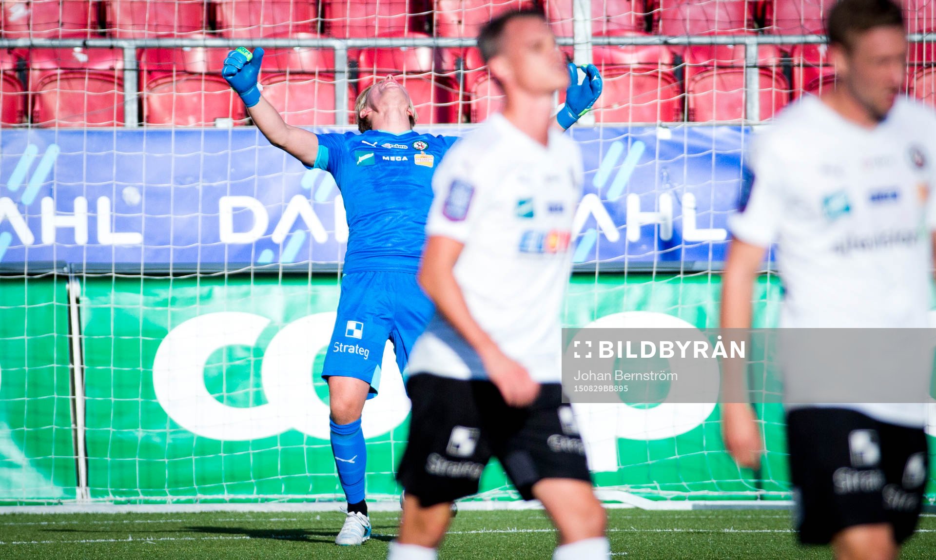 Örebros målvakt Jacob Rinne jublar