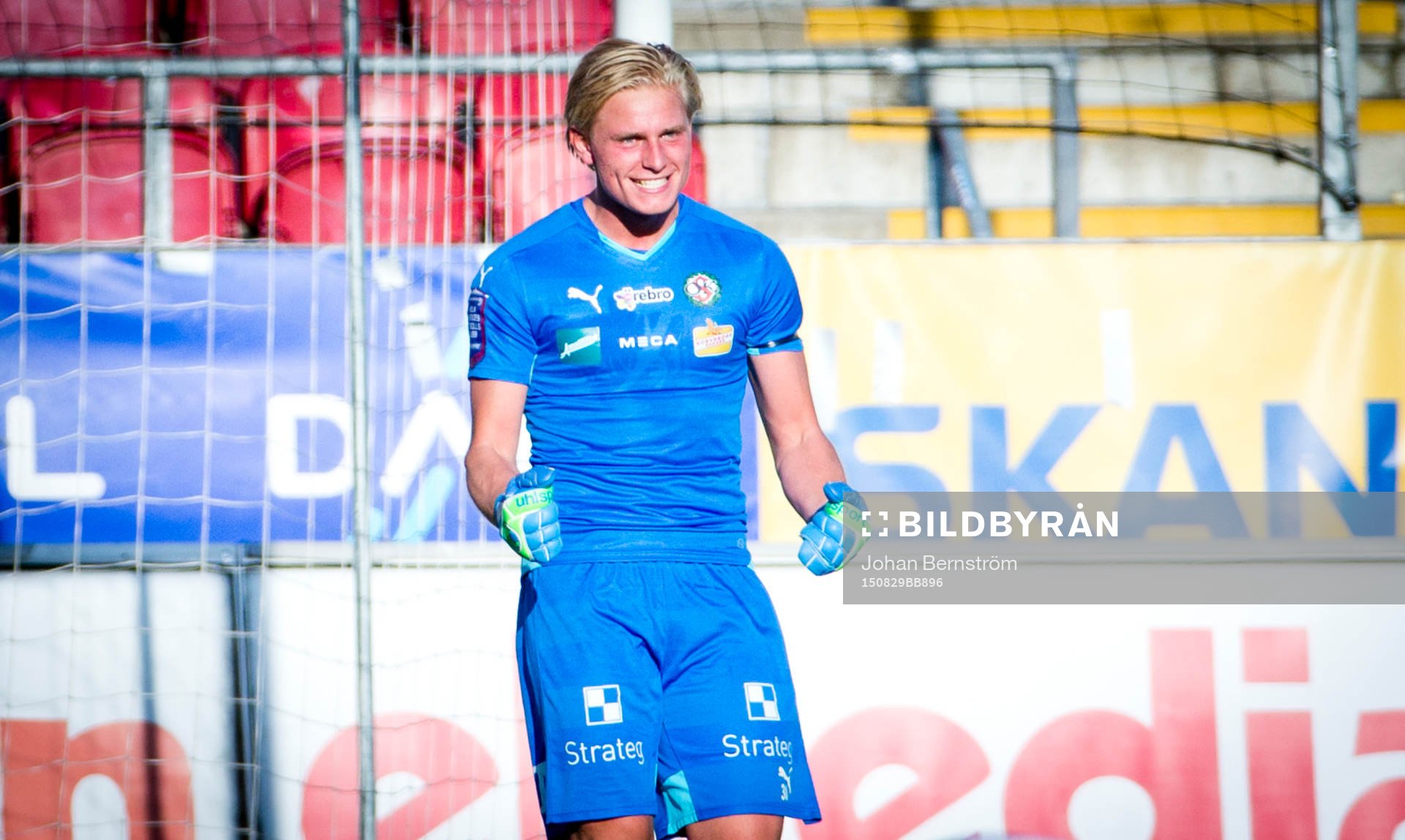Örebros målvakt Jacob Rinne jublar