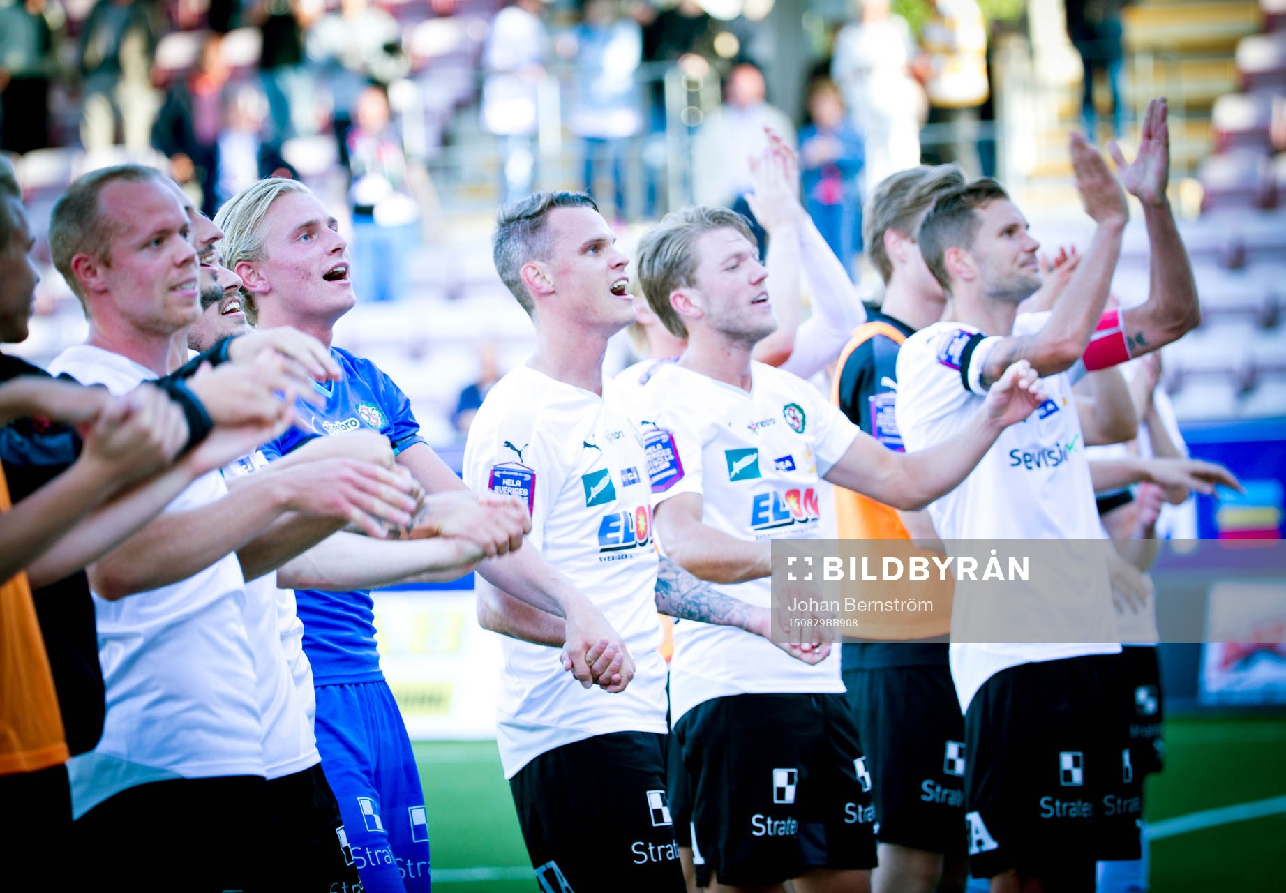 Örebros målvakt Jacob Rinne jublar