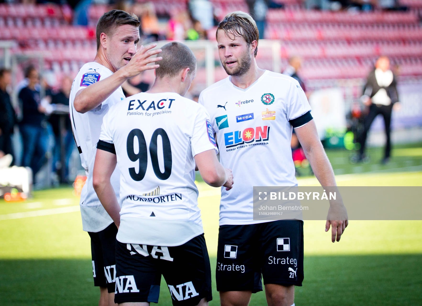 Örebros Daniel Gustavsson gör 2-0 och jublar med Daniel