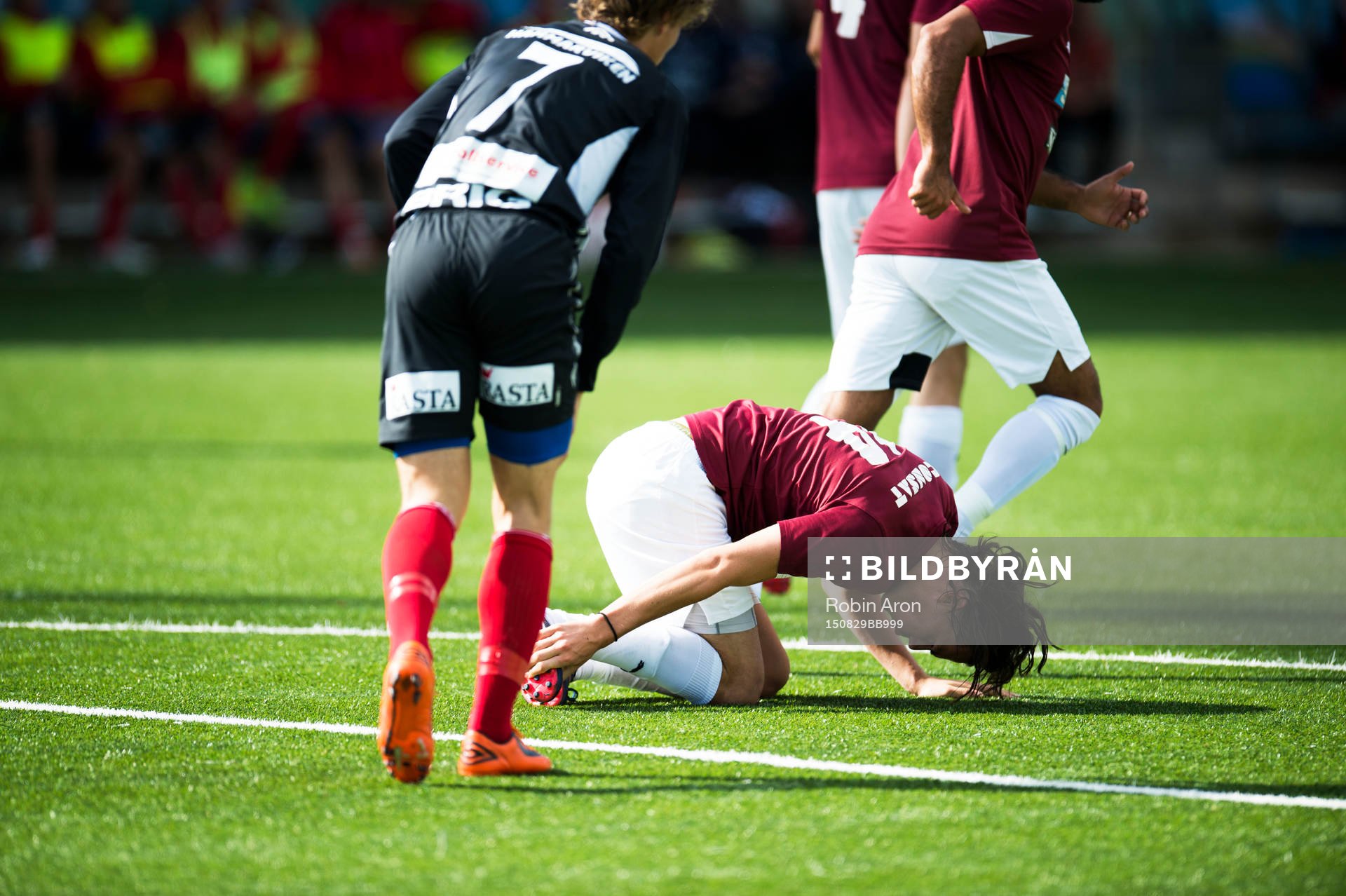 Qvidings Anders Alö grinar illa